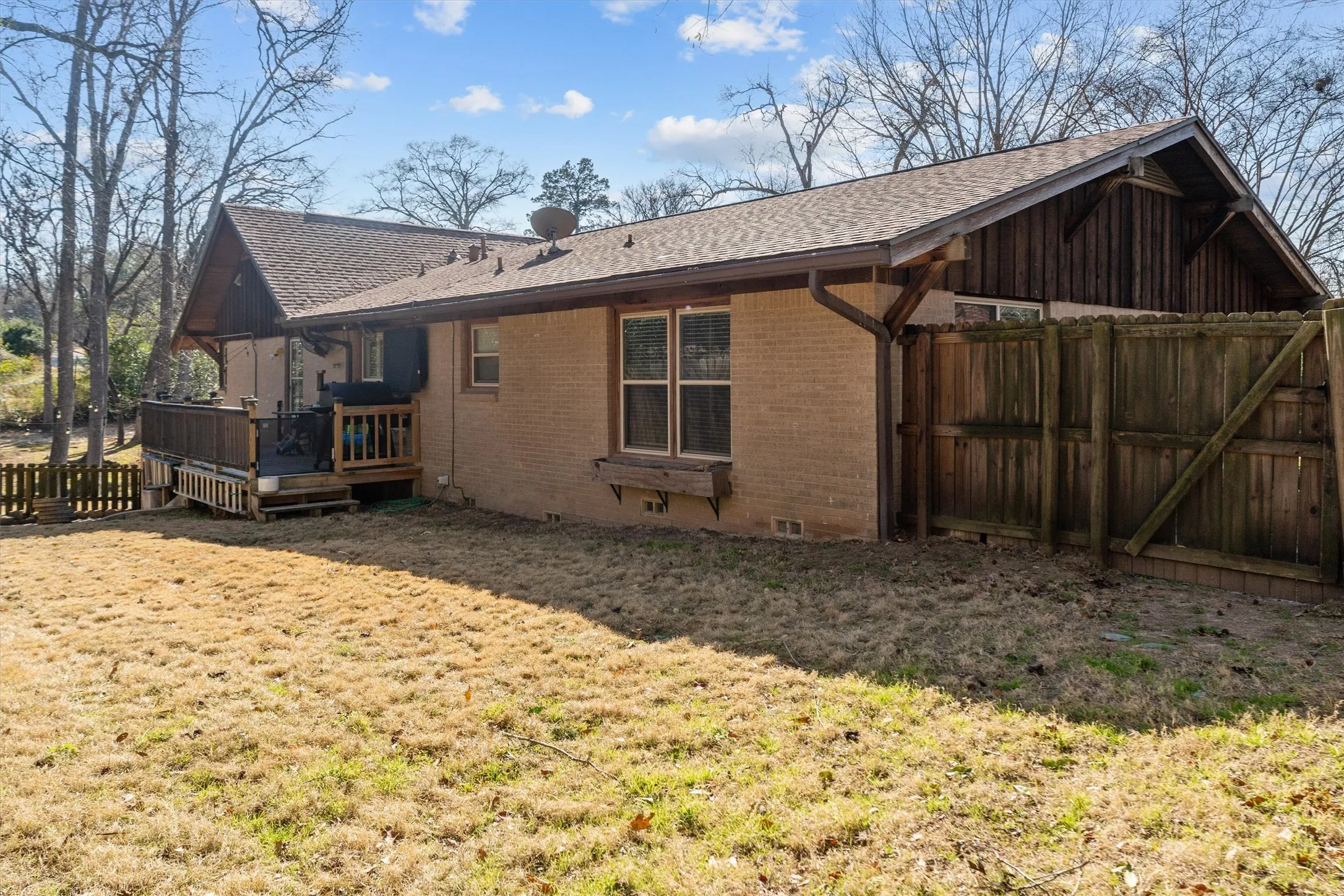 Single Family Residence For Sale in Smith County , 2526 Pounds Avenue, Tyler, Texas 75701, 4 Bedrooms, 4 Bathrooms, 2 Garage spaces, 3,086 Sqft, built in 1964, Price $395,000, mls#21176182, Real Estate Agent in Tyler, Homes For Sale in Smith county, Homes For Sale in Tyler, Realtor in Tyler Texas, Real Estate Brokerage Independent Realty Texas, Luminita Cordes Realtor