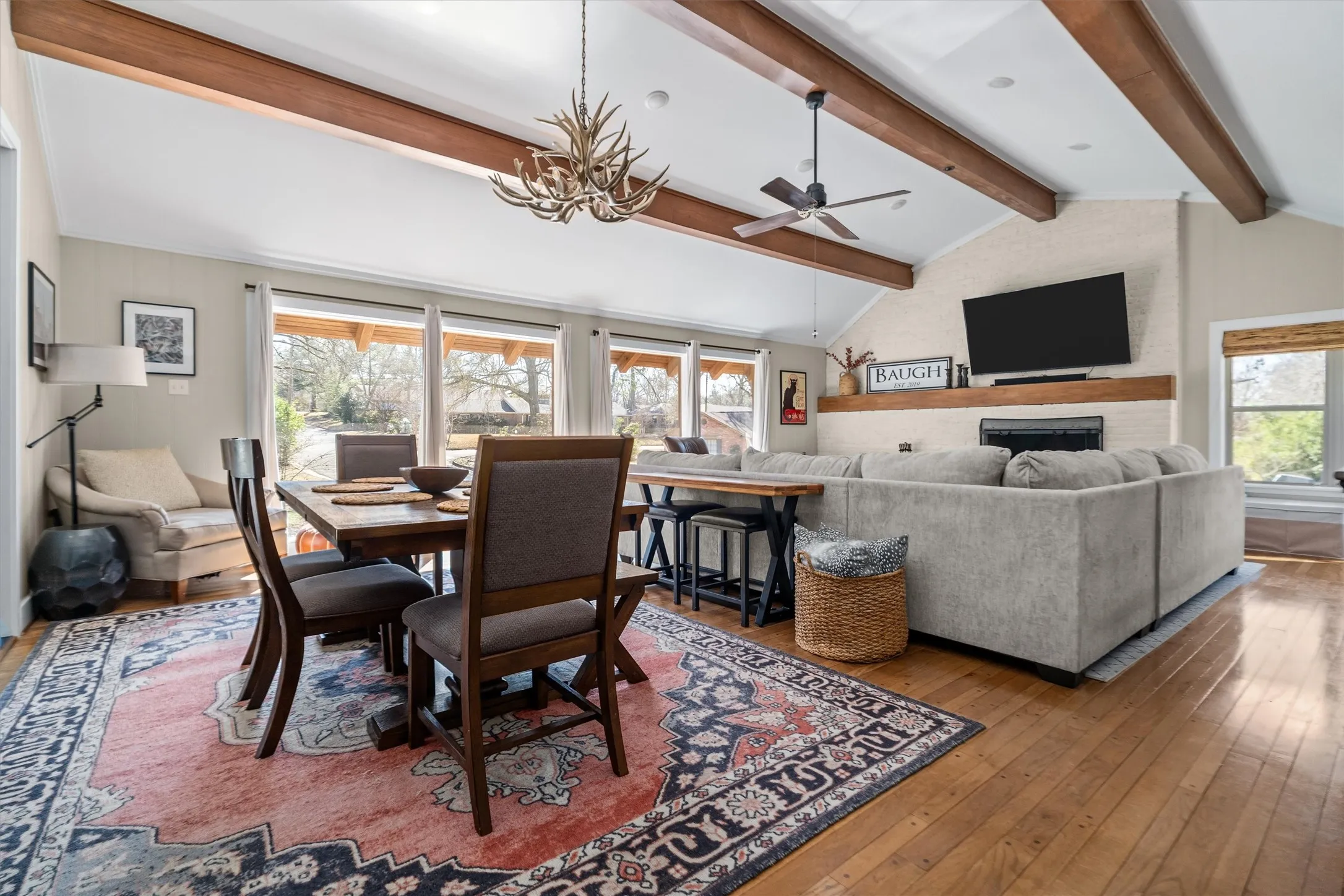 Single Family Residence For Sale in Smith County , 2526 Pounds Avenue, Tyler, Texas 75701, 4 Bedrooms, 4 Bathrooms, 2 Garage spaces, 3,086 Sqft, built in 1964, Price $395,000, mls#21176182, Real Estate Agent in Tyler, Homes For Sale in Smith county, Homes For Sale in Tyler, Realtor in Tyler Texas, Real Estate Brokerage Independent Realty Texas, Luminita Cordes Realtor