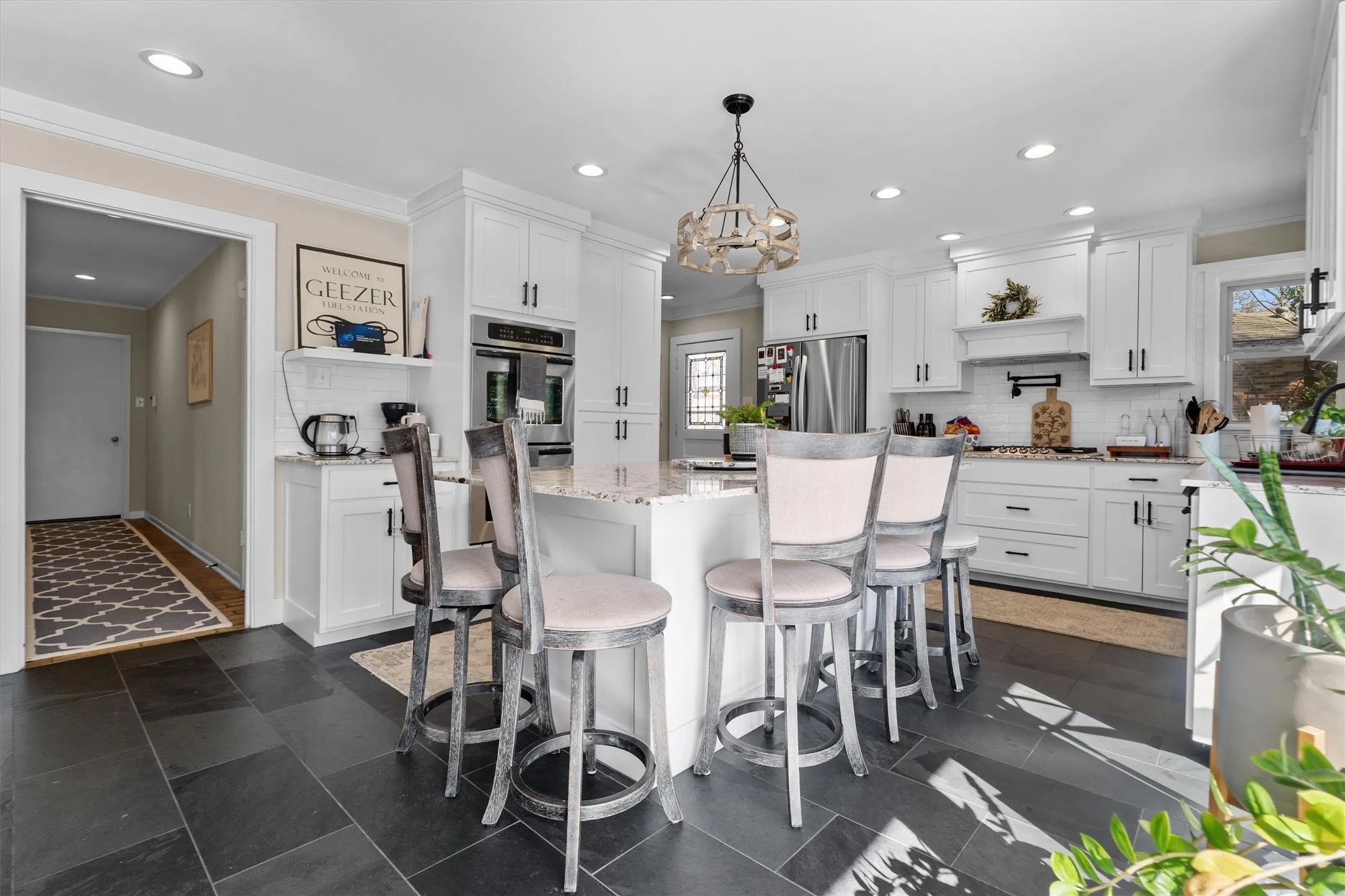 Single Family Residence For Sale in Smith County , 2526 Pounds Avenue, Tyler, Texas 75701, 4 Bedrooms, 4 Bathrooms, 2 Garage spaces, 3,086 Sqft, built in 1964, Price $395,000, mls#21176182, Real Estate Agent in Tyler, Homes For Sale in Smith county, Homes For Sale in Tyler, Realtor in Tyler Texas, Real Estate Brokerage Independent Realty Texas, Luminita Cordes Realtor