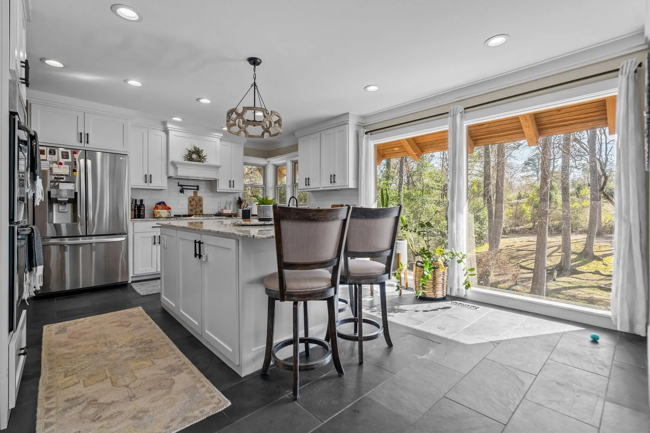 Single Family Residence For Sale in Smith County , 2526 Pounds Avenue, Tyler, Texas 75701, 4 Bedrooms, 4 Bathrooms, 2 Garage spaces, 3,086 Sqft, built in 1964, Price $395,000, mls#21176182, Real Estate Agent in Tyler, Homes For Sale in Smith county, Homes For Sale in Tyler, Realtor in Tyler Texas, Real Estate Brokerage Independent Realty Texas, Luminita Cordes Realtor
