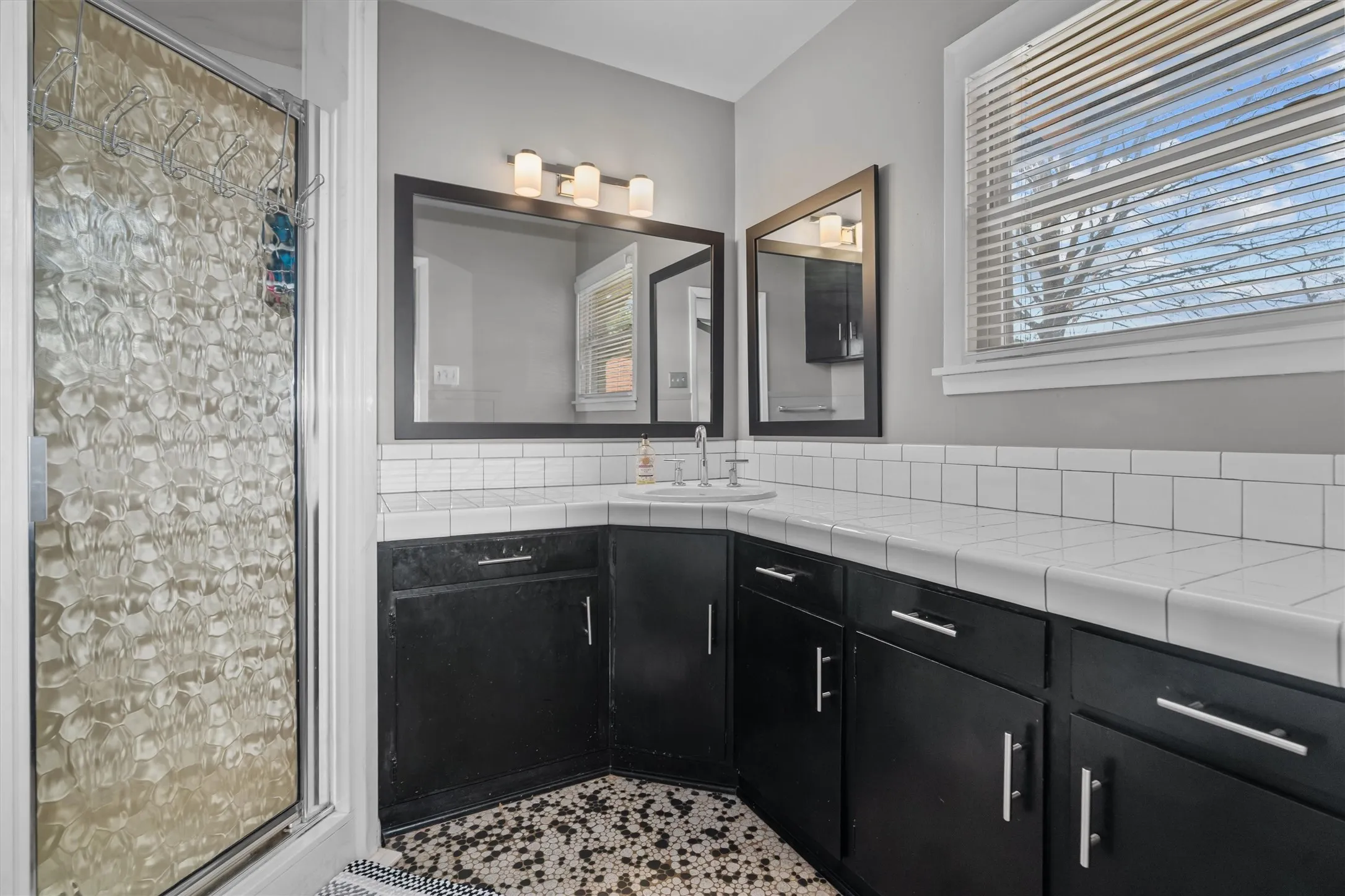Single Family Residence For Sale in Smith County , 2526 Pounds Avenue, Tyler, Texas 75701, 4 Bedrooms, 4 Bathrooms, 2 Garage spaces, 3,086 Sqft, built in 1964, Price $395,000, mls#21176182, Real Estate Agent in Tyler, Homes For Sale in Smith county, Homes For Sale in Tyler, Realtor in Tyler Texas, Real Estate Brokerage Independent Realty Texas, Luminita Cordes Realtor