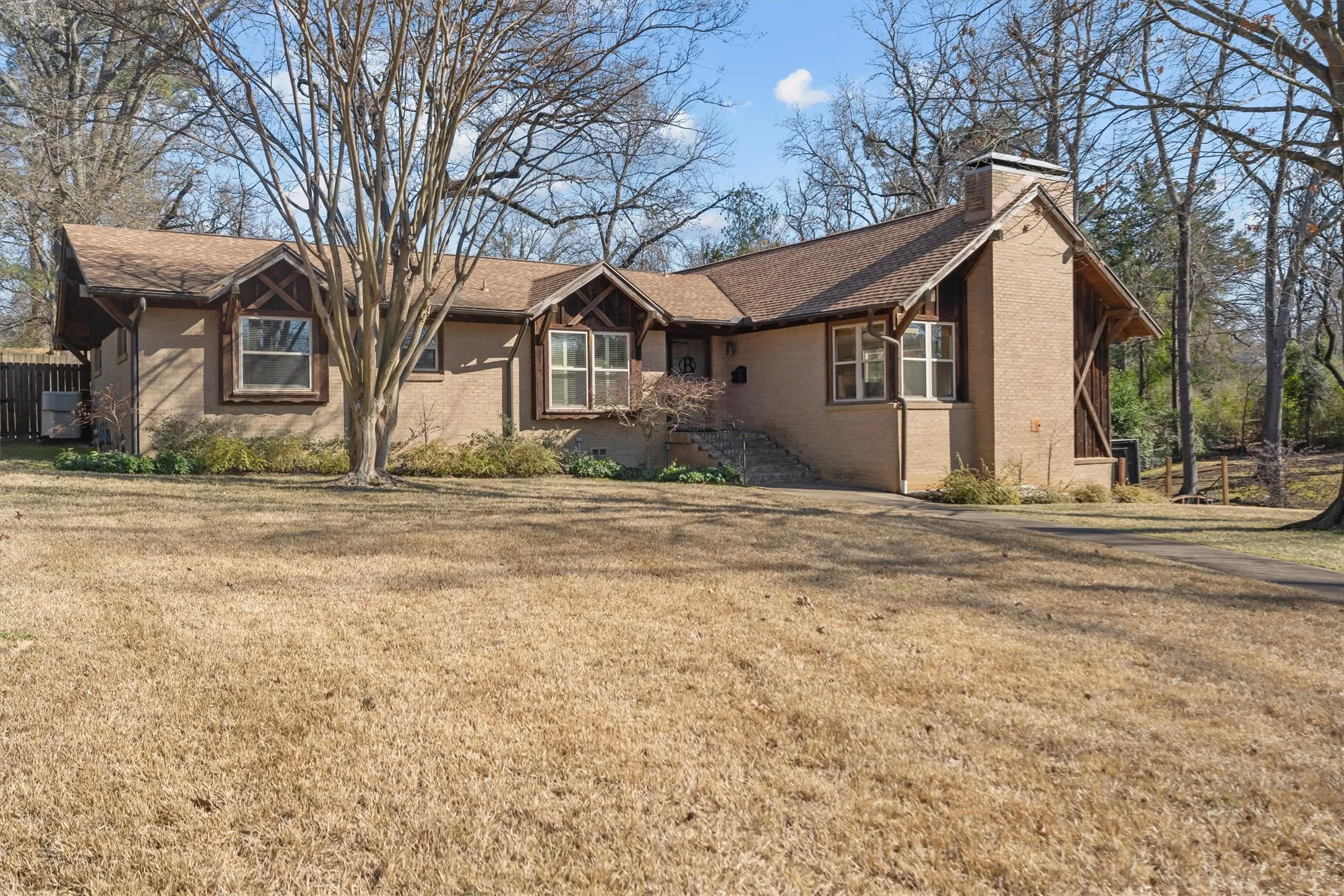 Single Family Residence For Sale in Smith County , 2526 Pounds Avenue, Tyler, Texas 75701, 4 Bedrooms, 4 Bathrooms, 2 Garage spaces, 3,086 Sqft, built in 1964, Price $395,000, mls#21176182, Real Estate Agent in Tyler, Homes For Sale in Smith county, Homes For Sale in Tyler, Realtor in Tyler Texas, Real Estate Brokerage Independent Realty Texas, Luminita Cordes Realtor