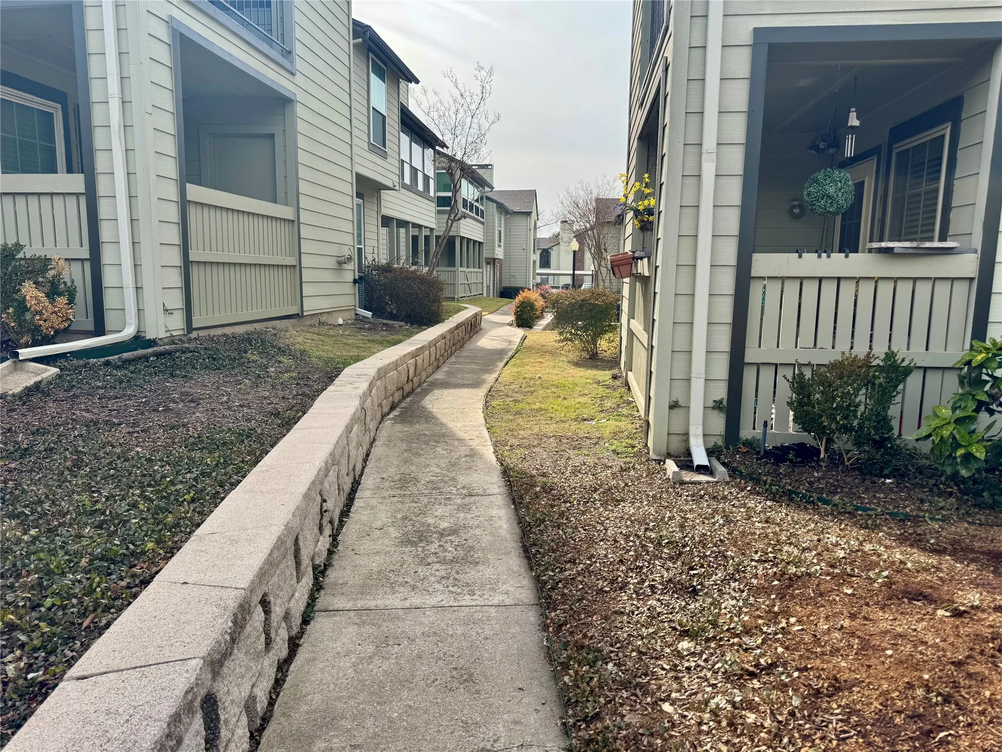 Condominium For Sale in Dallas County , 5981 Arapaho Road 303, Dallas, Texas 75248, 2 Bedroom, 2 Bathroom, Garage spaces, 995 Sqft, built in 1980, Preowned, mls#21175655, Real Estate Agent in Dallas, Homes For Sale in Dallas county, Homes For Sale in Dallas, Realtor in Dallas Texas, Real Estate Brokerage Independent Realty Texas, Luminita Cordes Realtor
