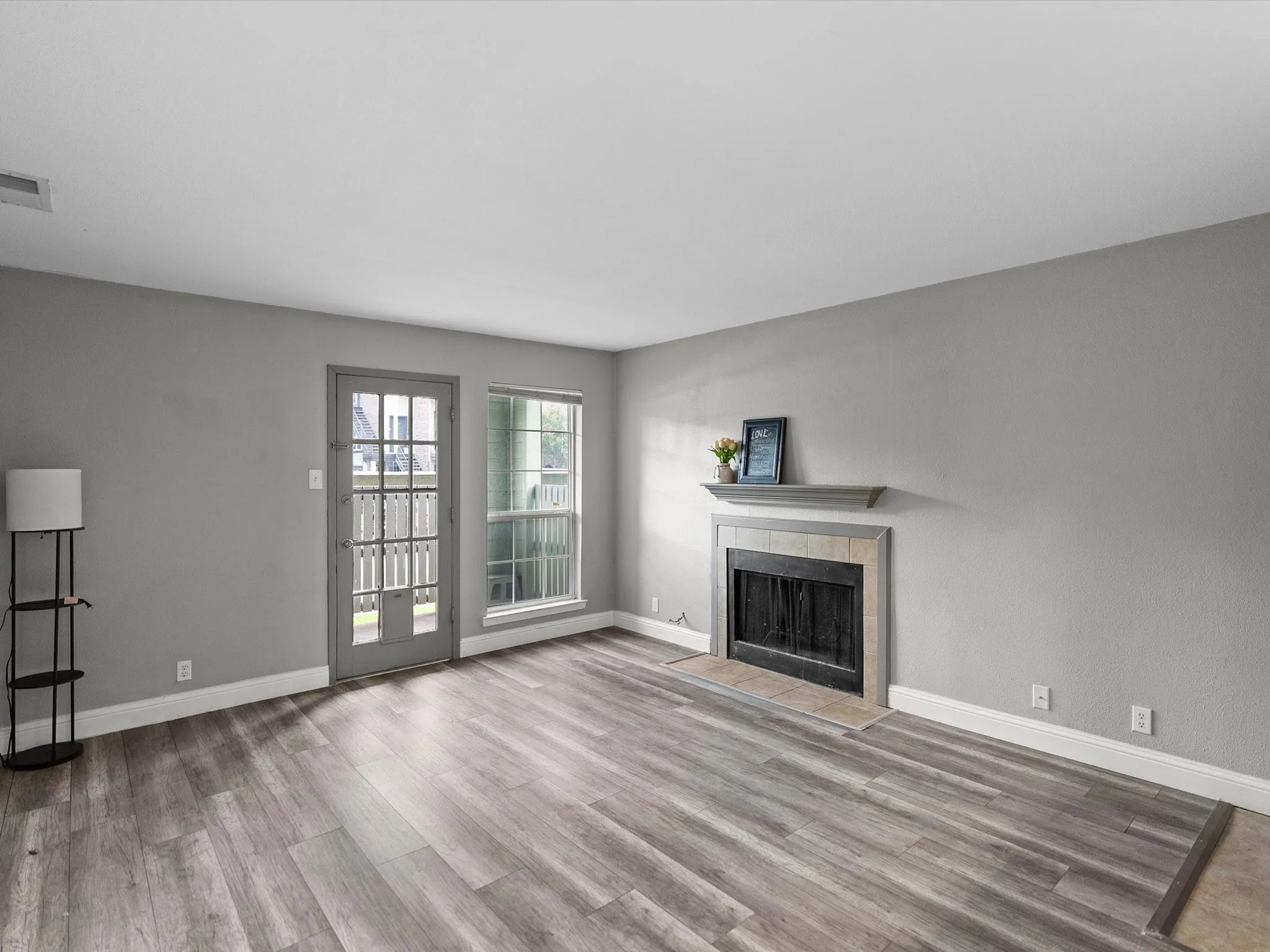 Condominium For Sale in Dallas County , 5981 Arapaho Road 303, Dallas, Texas 75248, 2 Bedroom, 2 Bathroom, Garage spaces, 995 Sqft, built in 1980, Preowned, mls#21175655, Real Estate Agent in Dallas, Homes For Sale in Dallas county, Homes For Sale in Dallas, Realtor in Dallas Texas, Real Estate Brokerage Independent Realty Texas, Luminita Cordes Realtor