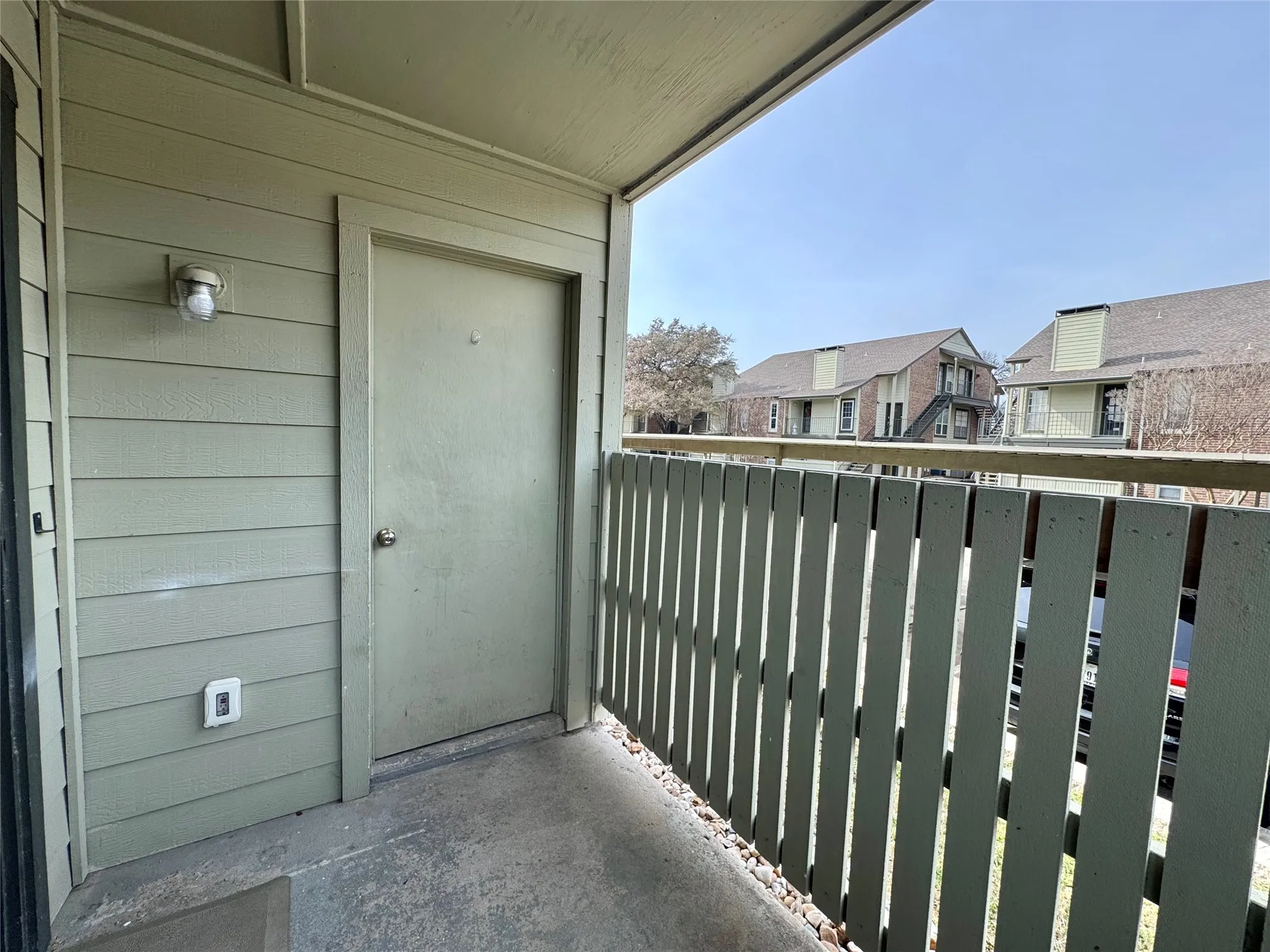Condominium For Sale in Dallas County , 5981 Arapaho Road 303, Dallas, Texas 75248, 2 Bedroom, 2 Bathroom, Garage spaces, 995 Sqft, built in 1980, Preowned, mls#21175655, Real Estate Agent in Dallas, Homes For Sale in Dallas county, Homes For Sale in Dallas, Realtor in Dallas Texas, Real Estate Brokerage Independent Realty Texas, Luminita Cordes Realtor