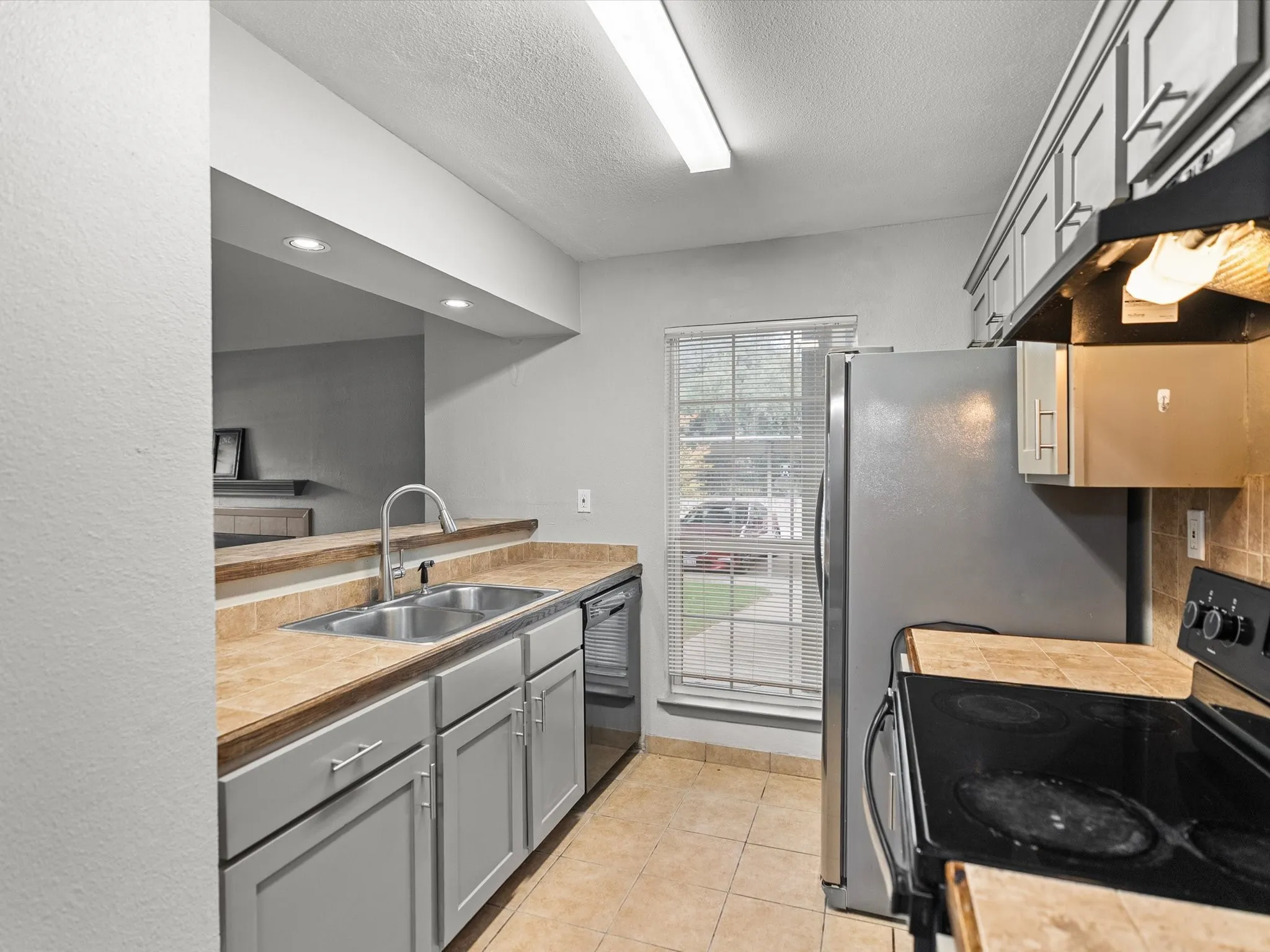 Condominium For Sale in Dallas County , 5981 Arapaho Road 303, Dallas, Texas 75248, 2 Bedroom, 2 Bathroom, Garage spaces, 995 Sqft, built in 1980, Preowned, mls#21175655, Real Estate Agent in Dallas, Homes For Sale in Dallas county, Homes For Sale in Dallas, Realtor in Dallas Texas, Real Estate Brokerage Independent Realty Texas, Luminita Cordes Realtor