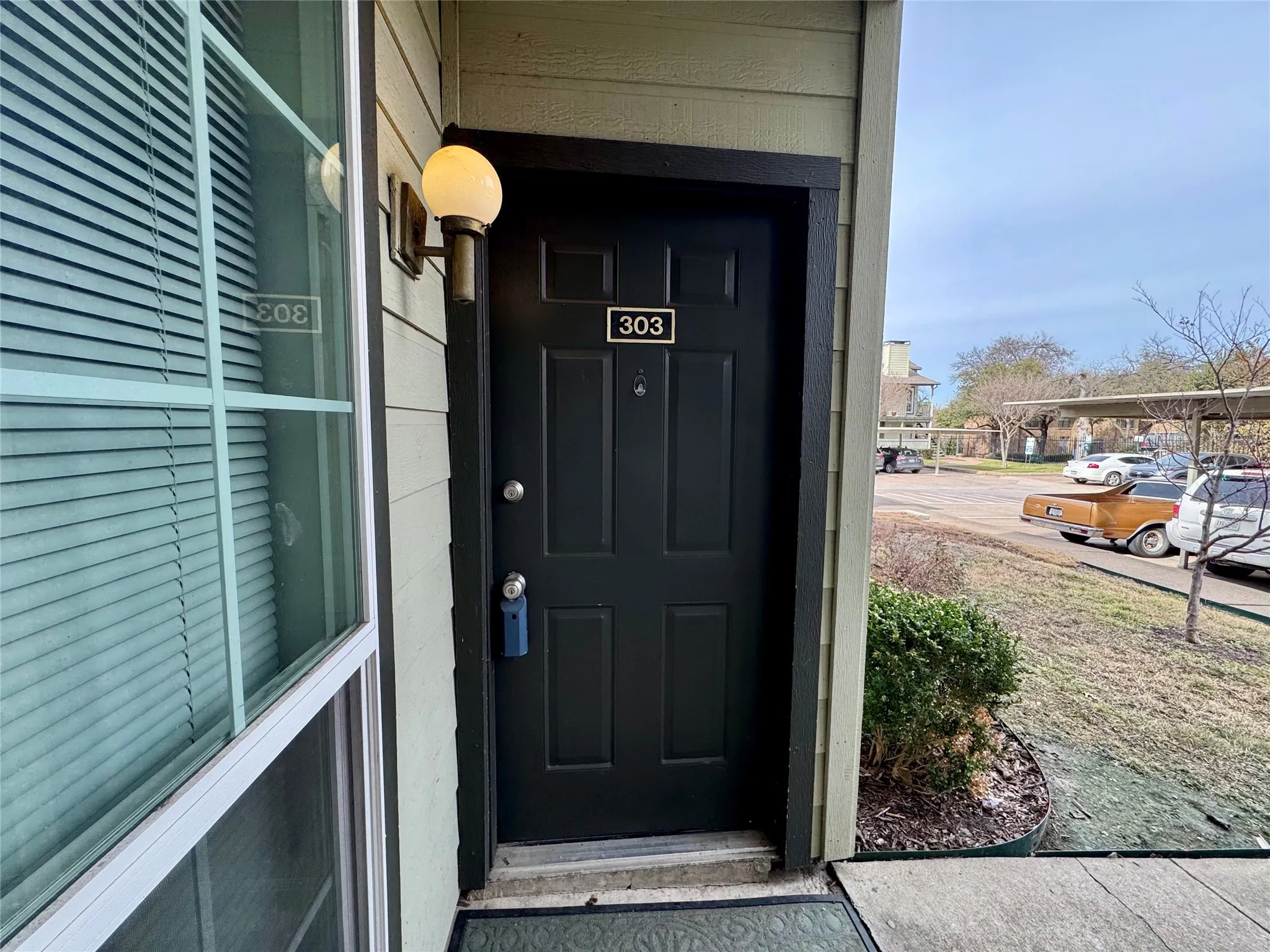 Condominium For Sale in Dallas County , 5981 Arapaho Road 303, Dallas, Texas 75248, 2 Bedroom, 2 Bathroom, Garage spaces, 995 Sqft, built in 1980, Preowned, mls#21175655, Real Estate Agent in Dallas, Homes For Sale in Dallas county, Homes For Sale in Dallas, Realtor in Dallas Texas, Real Estate Brokerage Independent Realty Texas, Luminita Cordes Realtor