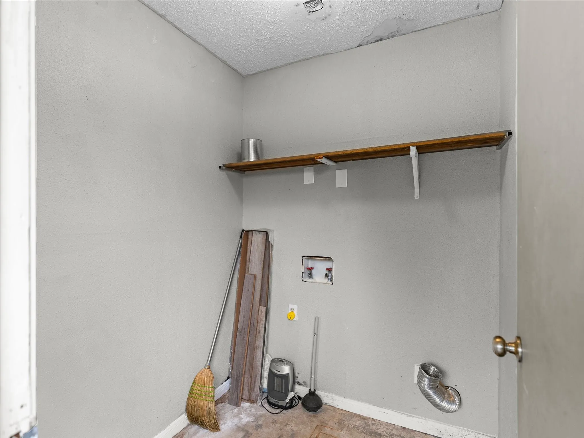 Condominium For Sale in Dallas County , 5981 Arapaho Road 303, Dallas, Texas 75248, 2 Bedroom, 2 Bathroom, Garage spaces, 995 Sqft, built in 1980, Preowned, mls#21175655, Real Estate Agent in Dallas, Homes For Sale in Dallas county, Homes For Sale in Dallas, Realtor in Dallas Texas, Real Estate Brokerage Independent Realty Texas, Luminita Cordes Realtor