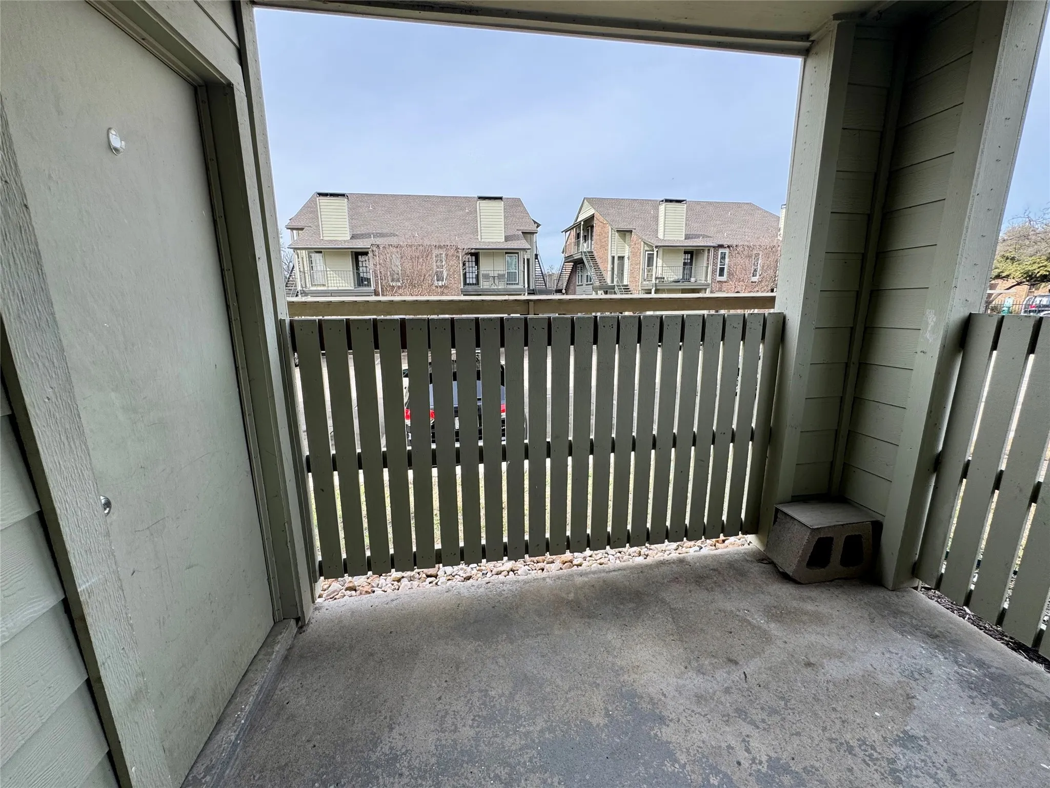 Condominium For Sale in Dallas County , 5981 Arapaho Road 303, Dallas, Texas 75248, 2 Bedroom, 2 Bathroom, Garage spaces, 995 Sqft, built in 1980, Preowned, mls#21175655, Real Estate Agent in Dallas, Homes For Sale in Dallas county, Homes For Sale in Dallas, Realtor in Dallas Texas, Real Estate Brokerage Independent Realty Texas, Luminita Cordes Realtor