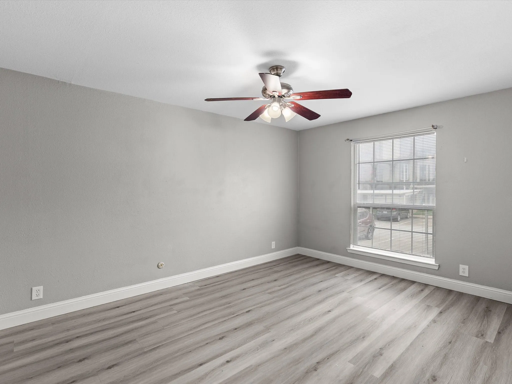 Condominium For Sale in Dallas County , 5981 Arapaho Road 303, Dallas, Texas 75248, 2 Bedroom, 2 Bathroom, Garage spaces, 995 Sqft, built in 1980, Preowned, mls#21175655, Real Estate Agent in Dallas, Homes For Sale in Dallas county, Homes For Sale in Dallas, Realtor in Dallas Texas, Real Estate Brokerage Independent Realty Texas, Luminita Cordes Realtor