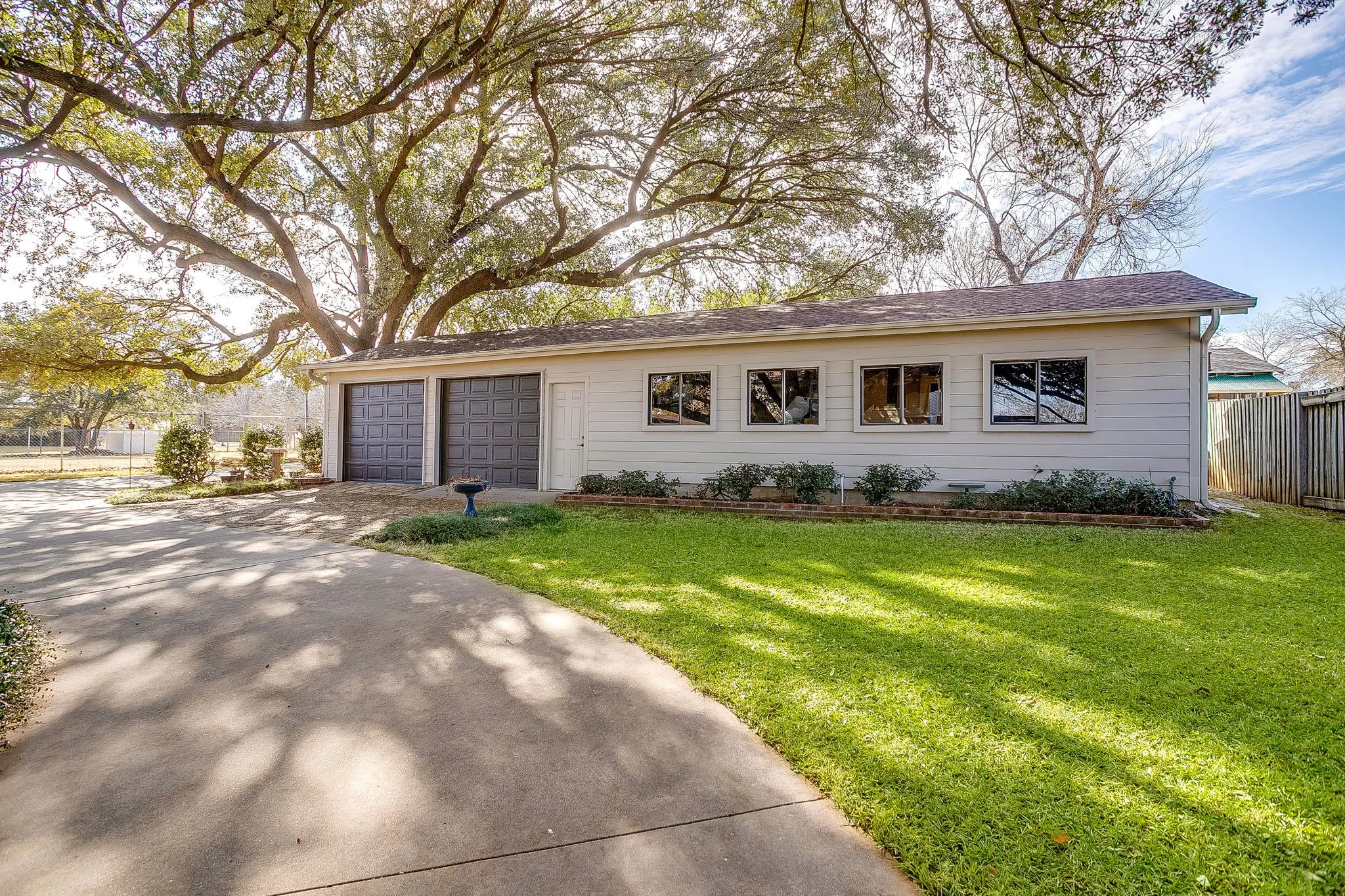 Detached 2 car garage and workshop