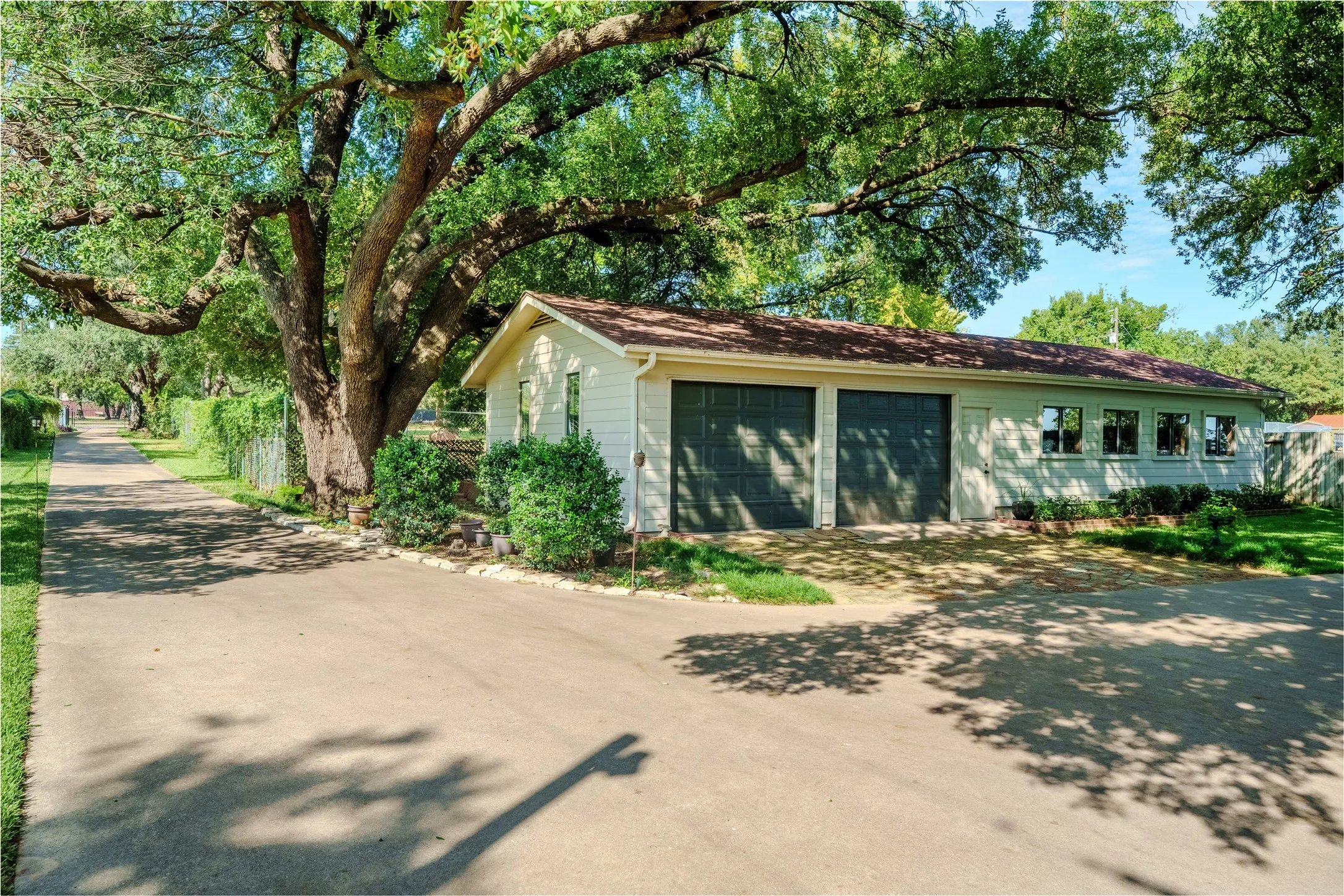 Detached 2 car garage and workshop