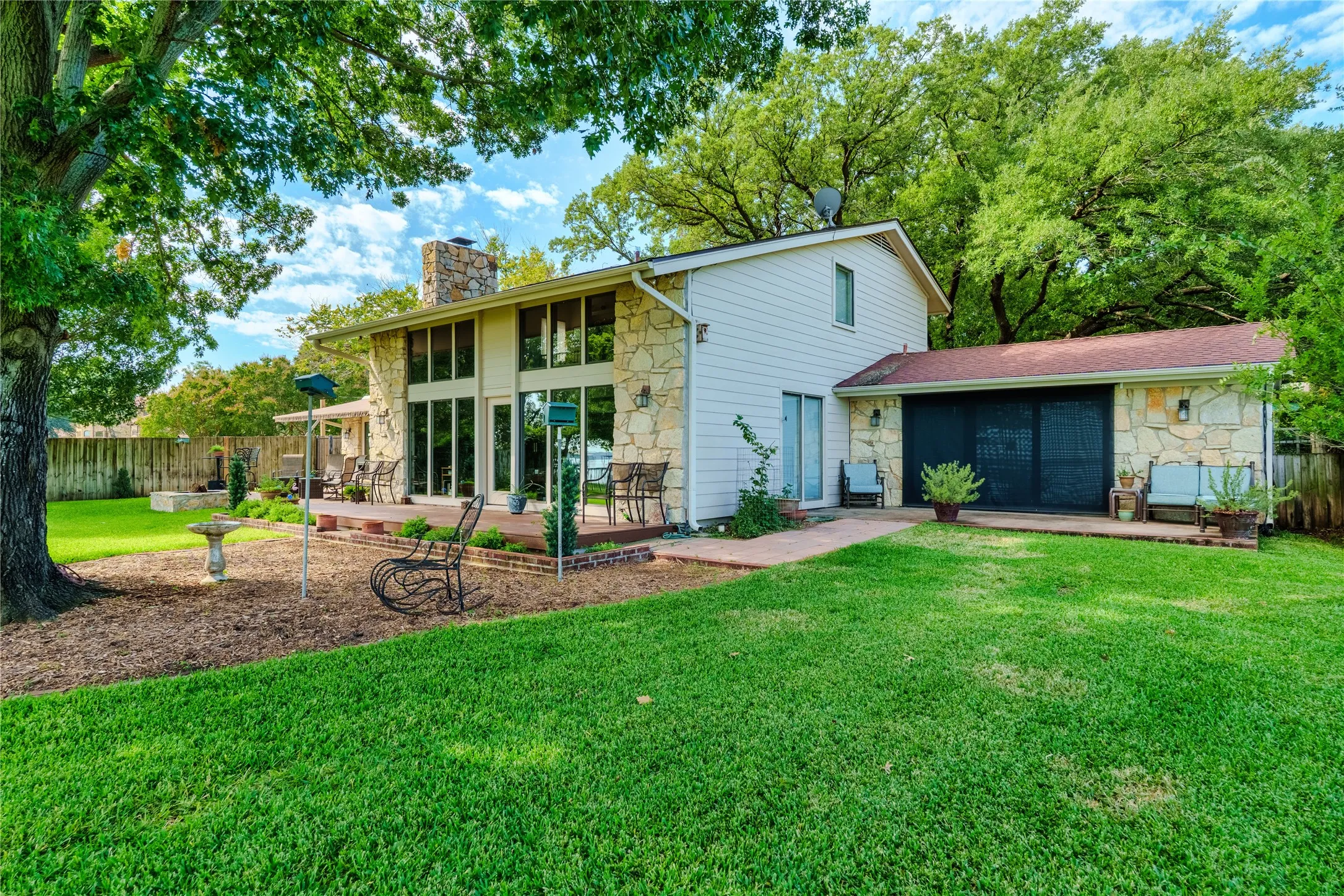 Single Family Residence For Sale in Tarrant County , 218 N Broadway Road, Azle, Texas 76020, 3 Bedrooms, 3 Bathrooms, 4 Garage spaces, 2,400 Sqft, built in 1982, Preowned, Price $1,400,000, mls#21174793, Real Estate Agent in Azle, Homes For Sale in Tarrant county, Homes For Sale in Azle, Realtor in Azle Texas, Real Estate Brokerage Independent Realty Texas, Luminita Cordes Realtor