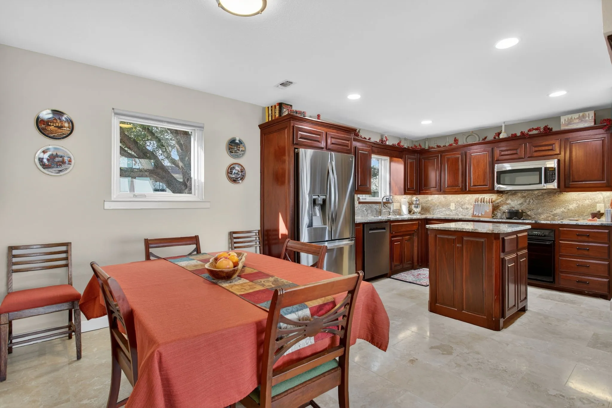 Spacious Kitchen with Eat In Dining