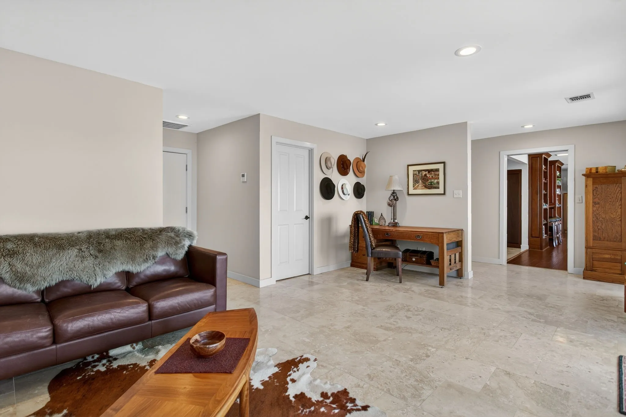 Single Family Residence For Sale in Tarrant County , 218 N Broadway Road, Azle, Texas 76020, 3 Bedrooms, 3 Bathrooms, 4 Garage spaces, 2,400 Sqft, built in 1982, Preowned, Price $1,400,000, mls#21174793, Real Estate Agent in Azle, Homes For Sale in Tarrant county, Homes For Sale in Azle, Realtor in Azle Texas, Real Estate Brokerage Independent Realty Texas, Luminita Cordes Realtor