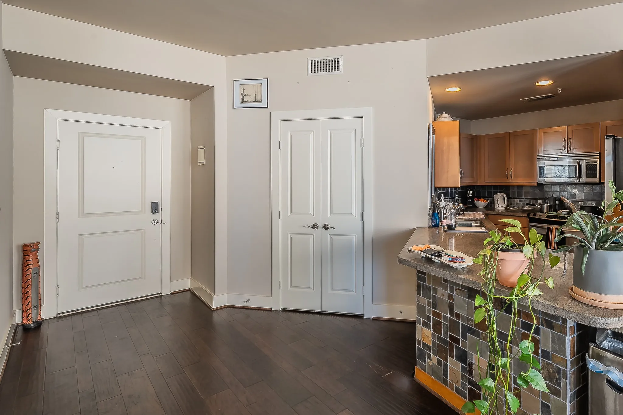 Condominium For Sale in Tarrant County , 411 W 7th Street 1007, Fort Worth, Texas 76102, 3 Bedroom, 3 Bathroom, 2 Garage spaces, 2,116 Sqft, built in 1921, mls#21176229, Real Estate Agent in Fort Worth, Homes For Sale in Tarrant county, Homes For Sale in Fort Worth, Realtor in Fort Worth Texas, Real Estate Brokerage Independent Realty Texas, Luminita Cordes Realtor