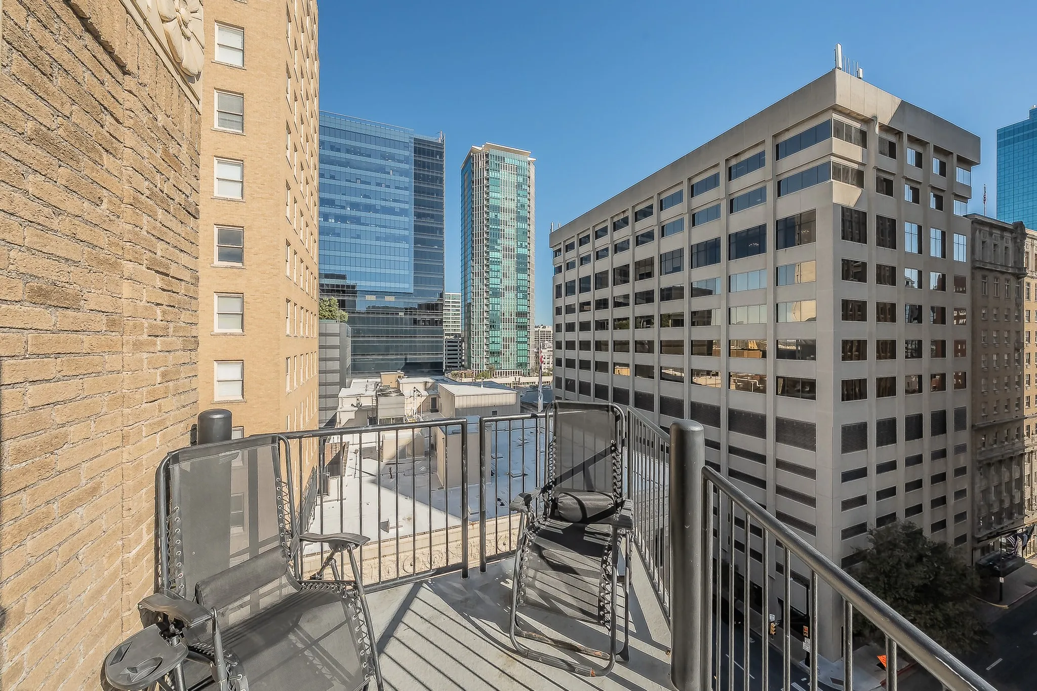 Condominium For Sale in Tarrant County , 411 W 7th Street 1007, Fort Worth, Texas 76102, 3 Bedroom, 3 Bathroom, 2 Garage spaces, 2,116 Sqft, built in 1921, mls#21176229, Real Estate Agent in Fort Worth, Homes For Sale in Tarrant county, Homes For Sale in Fort Worth, Realtor in Fort Worth Texas, Real Estate Brokerage Independent Realty Texas, Luminita Cordes Realtor