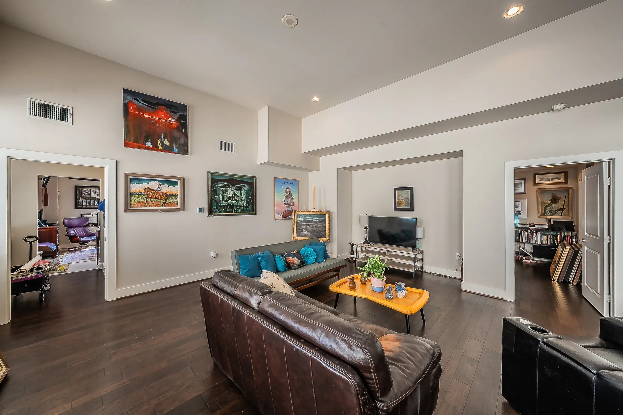 Condominium For Sale in Tarrant County , 411 W 7th Street 1007, Fort Worth, Texas 76102, 3 Bedroom, 3 Bathroom, 2 Garage spaces, 2,116 Sqft, built in 1921, mls#21176229, Real Estate Agent in Fort Worth, Homes For Sale in Tarrant county, Homes For Sale in Fort Worth, Realtor in Fort Worth Texas, Real Estate Brokerage Independent Realty Texas, Luminita Cordes Realtor