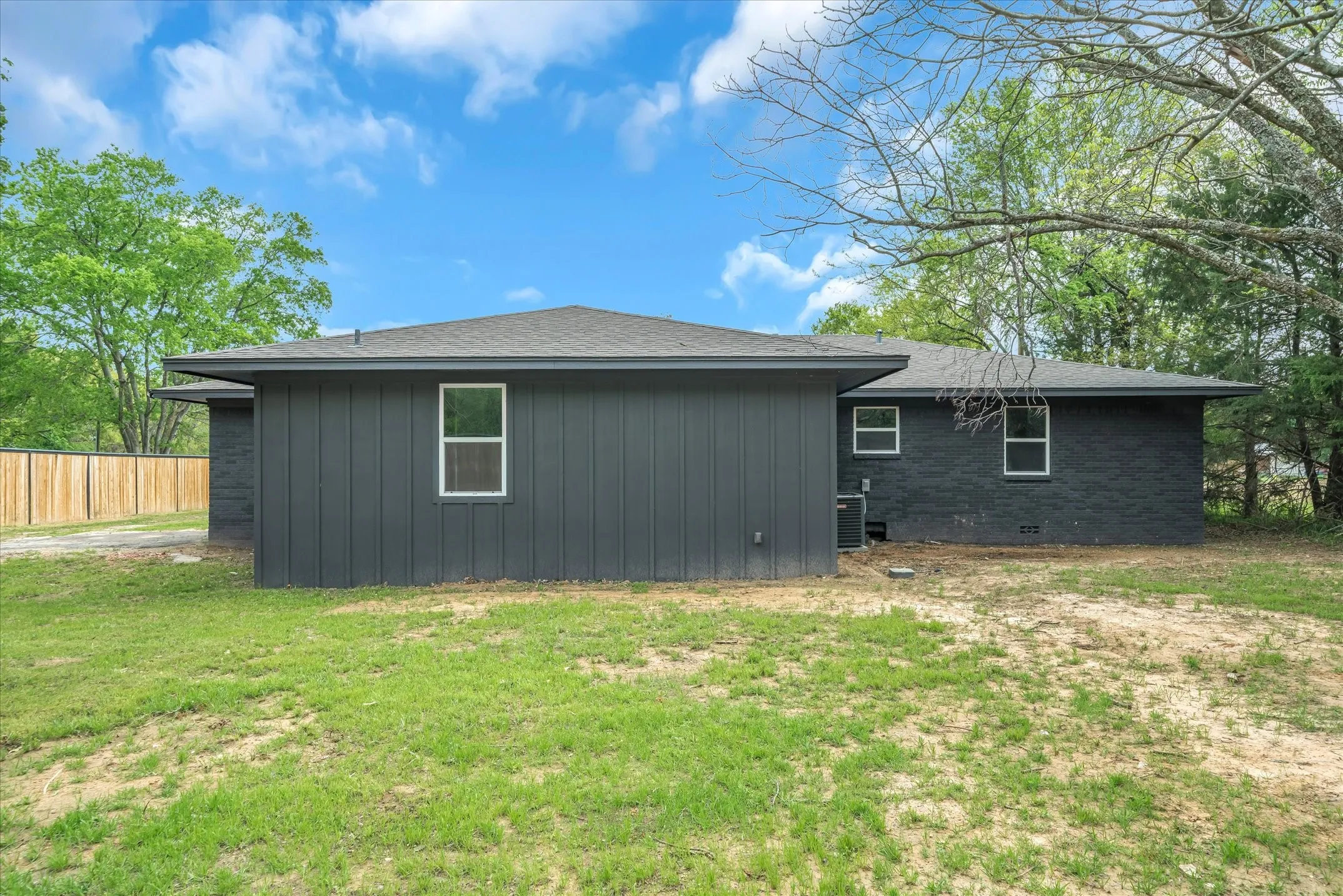 Single Family Residence For Sale in Van Zandt County , 342 VZ County Road 2101, Canton, Texas 75103, 4 Bedrooms, 2 Bathrooms, 2 Garage spaces, 2,105 Sqft, built in 1965, Price $285,000, mls#21173917, Real Estate Agent in Canton, Homes For Sale in Van Zandt county, Homes For Sale in Canton, Realtor in Canton Texas, Real Estate Brokerage Independent Realty Texas, Luminita Cordes Realtor