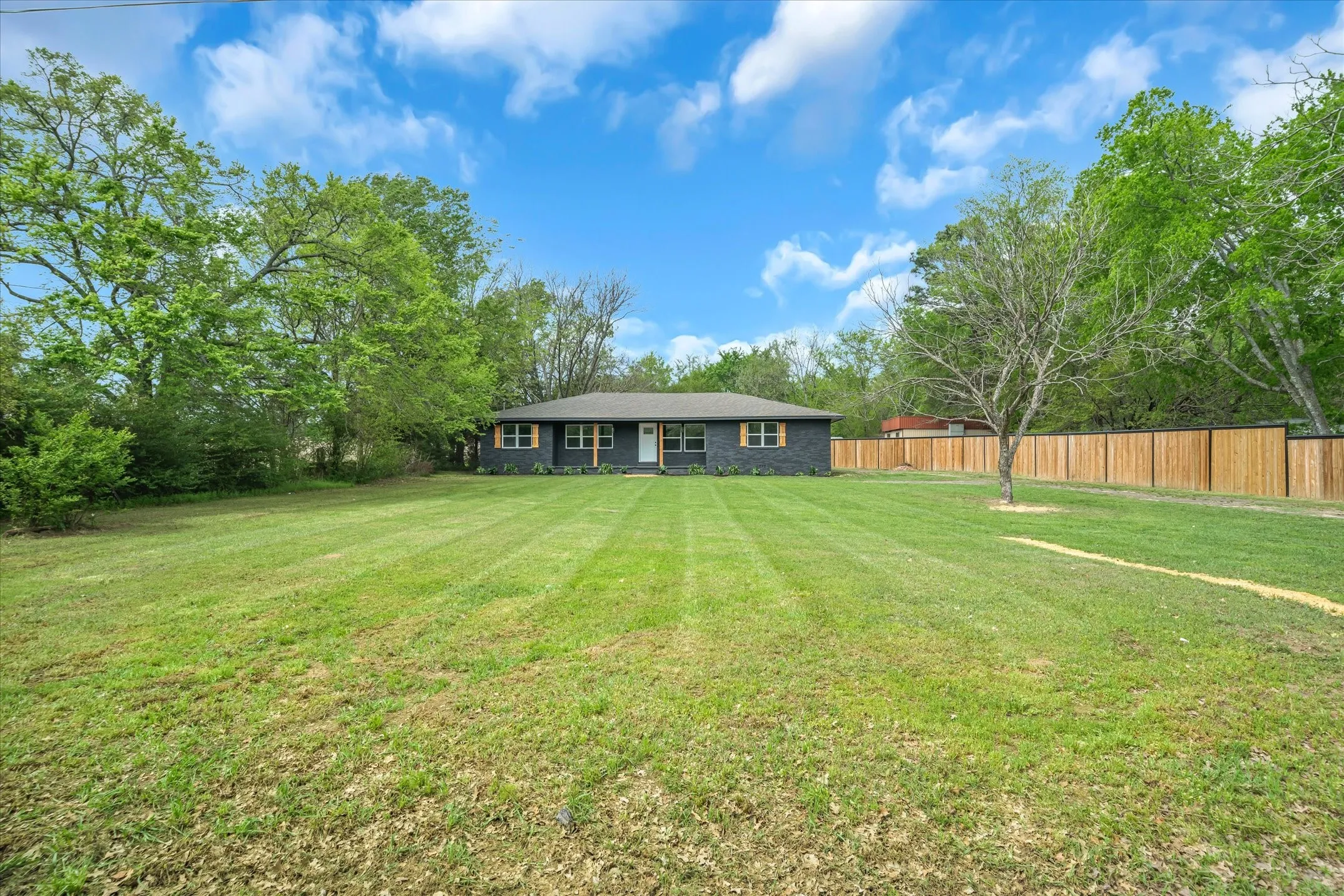 Single Family Residence For Sale in Van Zandt County , 342 VZ County Road 2101, Canton, Texas 75103, 4 Bedrooms, 2 Bathrooms, 2 Garage spaces, 2,105 Sqft, built in 1965, Price $285,000, mls#21173917, Real Estate Agent in Canton, Homes For Sale in Van Zandt county, Homes For Sale in Canton, Realtor in Canton Texas, Real Estate Brokerage Independent Realty Texas, Luminita Cordes Realtor