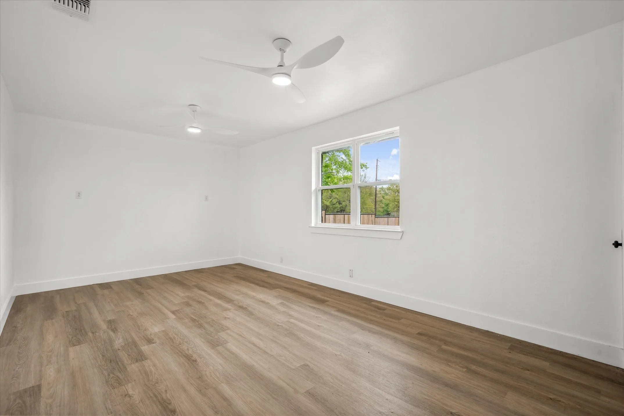 Single Family Residence For Sale in Van Zandt County , 342 VZ County Road 2101, Canton, Texas 75103, 4 Bedrooms, 2 Bathrooms, 2 Garage spaces, 2,105 Sqft, built in 1965, Price $285,000, mls#21173917, Real Estate Agent in Canton, Homes For Sale in Van Zandt county, Homes For Sale in Canton, Realtor in Canton Texas, Real Estate Brokerage Independent Realty Texas, Luminita Cordes Realtor