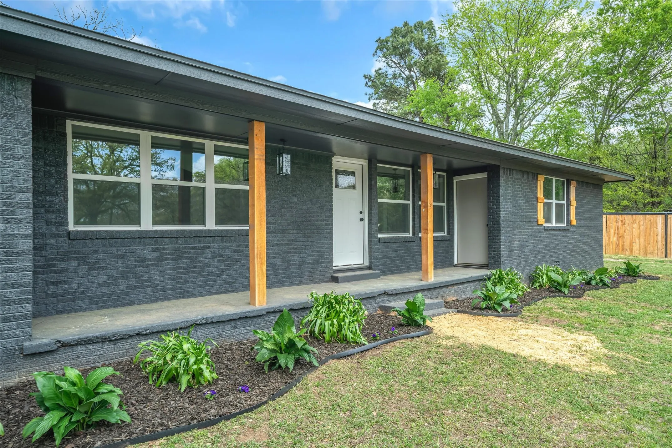 Single Family Residence For Sale in Van Zandt County , 342 VZ County Road 2101, Canton, Texas 75103, 4 Bedrooms, 2 Bathrooms, 2 Garage spaces, 2,105 Sqft, built in 1965, Price $285,000, mls#21173917, Real Estate Agent in Canton, Homes For Sale in Van Zandt county, Homes For Sale in Canton, Realtor in Canton Texas, Real Estate Brokerage Independent Realty Texas, Luminita Cordes Realtor
