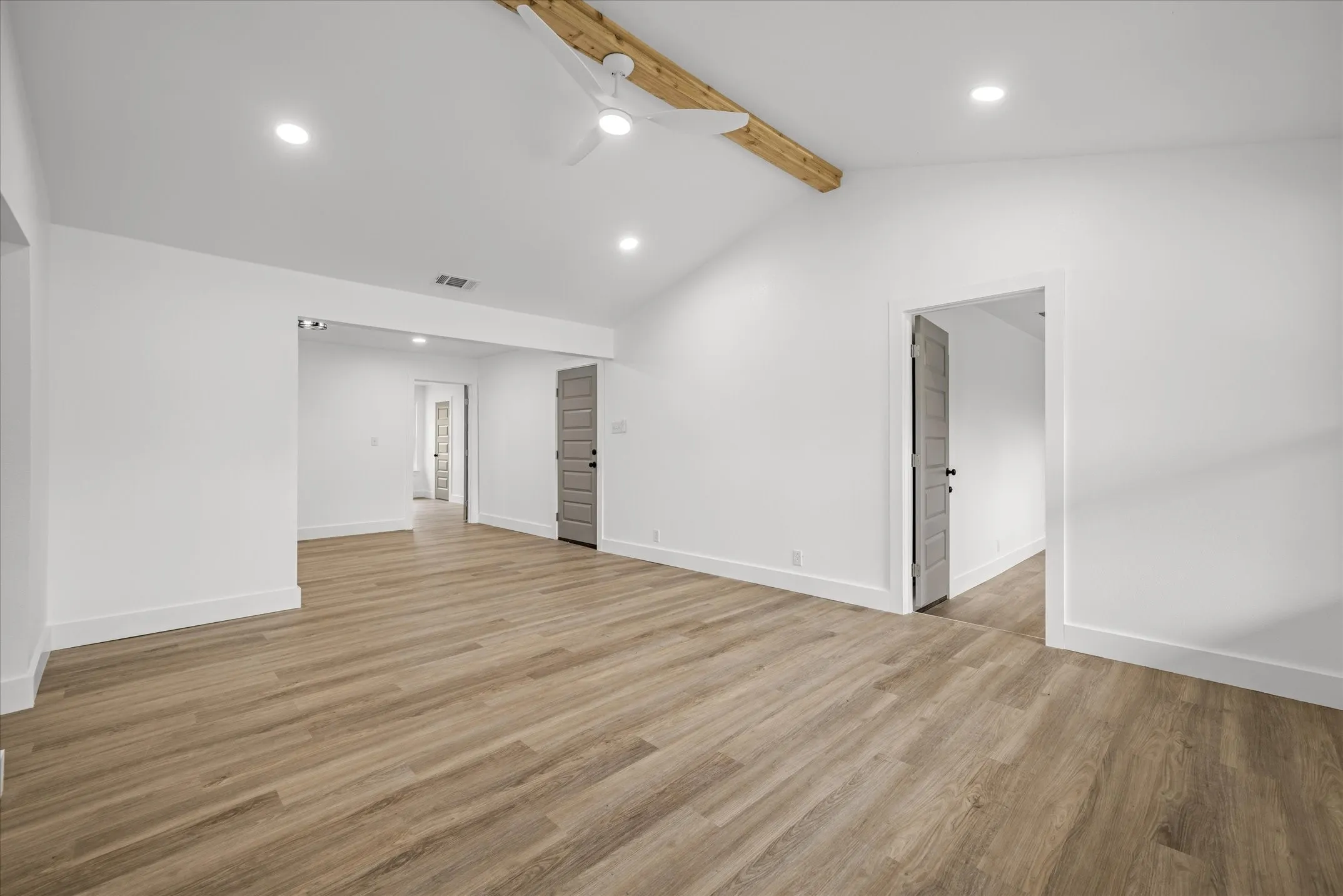 Single Family Residence For Sale in Van Zandt County , 342 VZ County Road 2101, Canton, Texas 75103, 4 Bedrooms, 2 Bathrooms, 2 Garage spaces, 2,105 Sqft, built in 1965, Price $285,000, mls#21173917, Real Estate Agent in Canton, Homes For Sale in Van Zandt county, Homes For Sale in Canton, Realtor in Canton Texas, Real Estate Brokerage Independent Realty Texas, Luminita Cordes Realtor