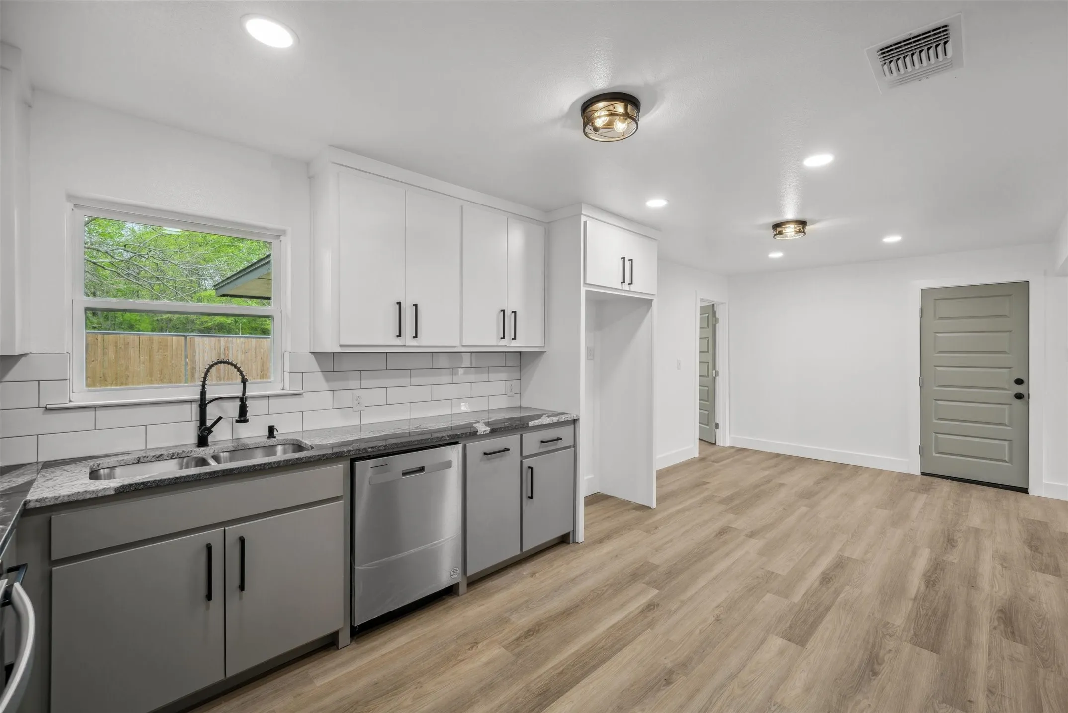 Single Family Residence For Sale in Van Zandt County , 342 VZ County Road 2101, Canton, Texas 75103, 4 Bedrooms, 2 Bathrooms, 2 Garage spaces, 2,105 Sqft, built in 1965, Price $285,000, mls#21173917, Real Estate Agent in Canton, Homes For Sale in Van Zandt county, Homes For Sale in Canton, Realtor in Canton Texas, Real Estate Brokerage Independent Realty Texas, Luminita Cordes Realtor