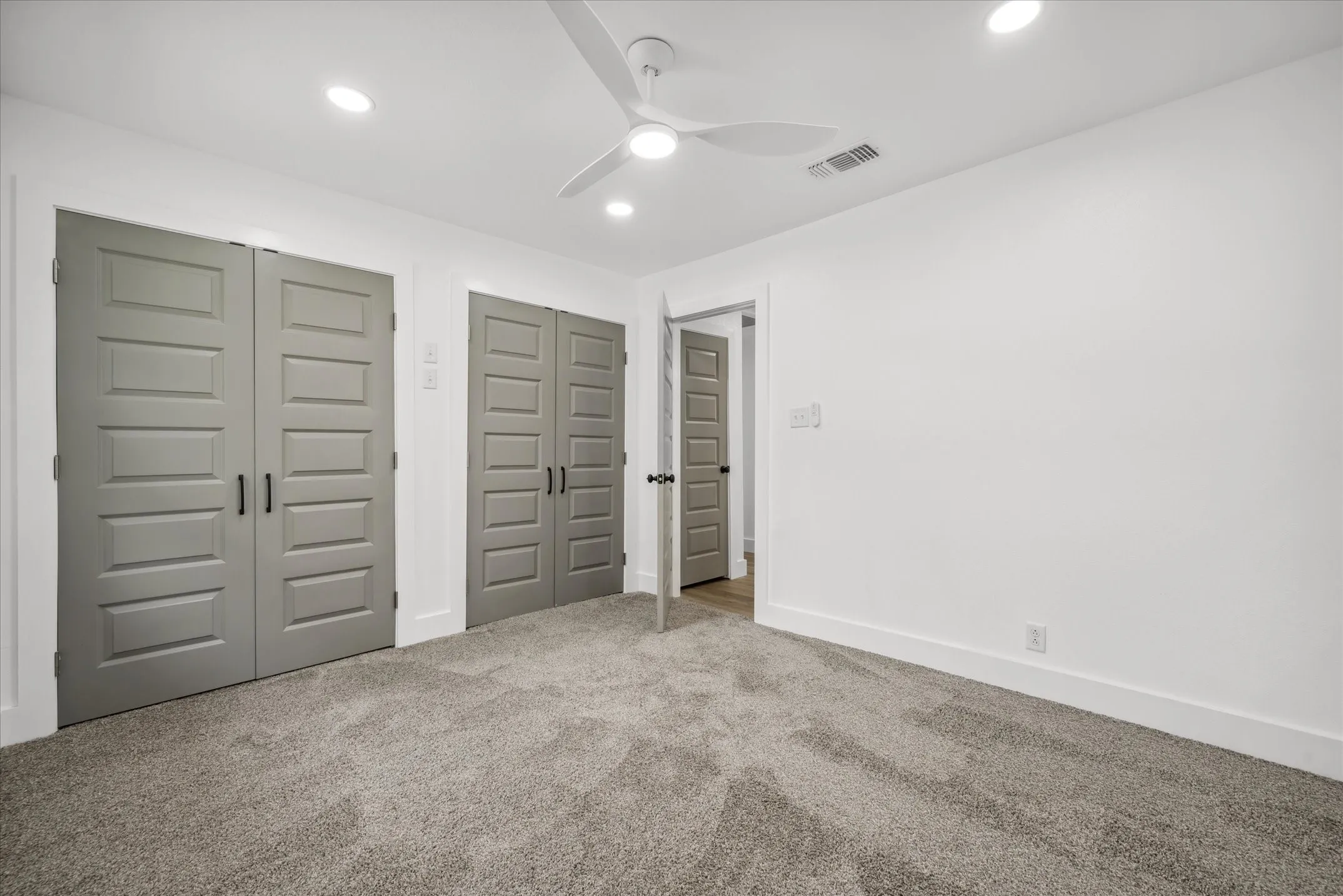 Single Family Residence For Sale in Van Zandt County , 342 VZ County Road 2101, Canton, Texas 75103, 4 Bedrooms, 2 Bathrooms, 2 Garage spaces, 2,105 Sqft, built in 1965, Price $285,000, mls#21173917, Real Estate Agent in Canton, Homes For Sale in Van Zandt county, Homes For Sale in Canton, Realtor in Canton Texas, Real Estate Brokerage Independent Realty Texas, Luminita Cordes Realtor