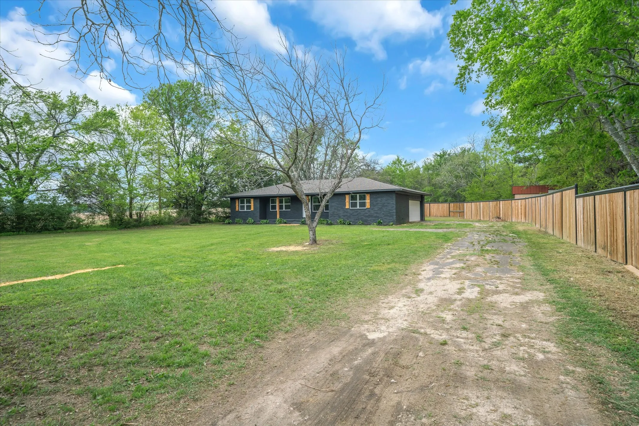 Single Family Residence For Sale in Van Zandt County , 342 VZ County Road 2101, Canton, Texas 75103, 4 Bedrooms, 2 Bathrooms, 2 Garage spaces, 2,105 Sqft, built in 1965, Price $285,000, mls#21173917, Real Estate Agent in Canton, Homes For Sale in Van Zandt county, Homes For Sale in Canton, Realtor in Canton Texas, Real Estate Brokerage Independent Realty Texas, Luminita Cordes Realtor