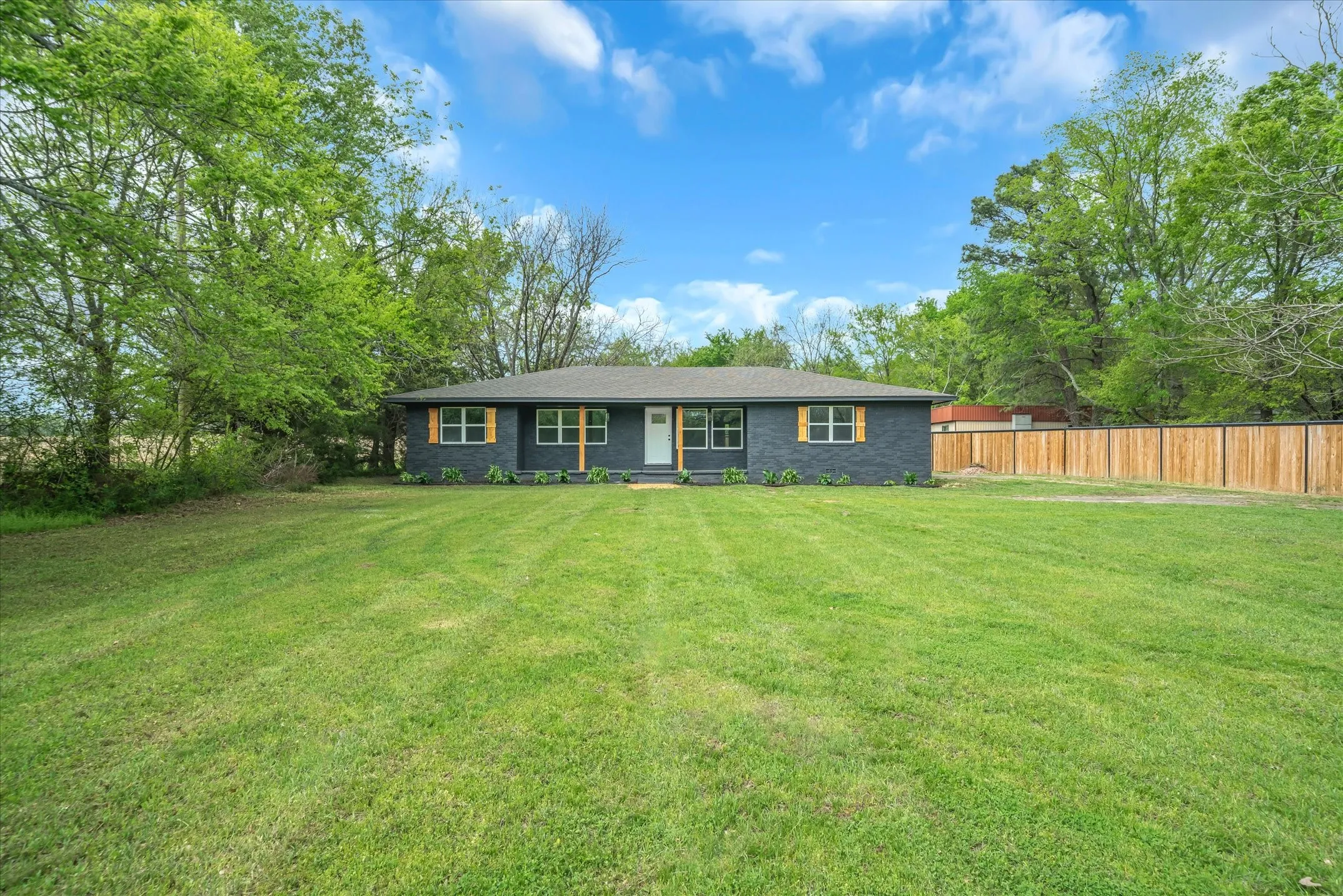 Single Family Residence For Sale in Van Zandt County , 342 VZ County Road 2101, Canton, Texas 75103, 4 Bedrooms, 2 Bathrooms, 2 Garage spaces, 2,105 Sqft, built in 1965, Price $285,000, mls#21173917, Real Estate Agent in Canton, Homes For Sale in Van Zandt county, Homes For Sale in Canton, Realtor in Canton Texas, Real Estate Brokerage Independent Realty Texas, Luminita Cordes Realtor