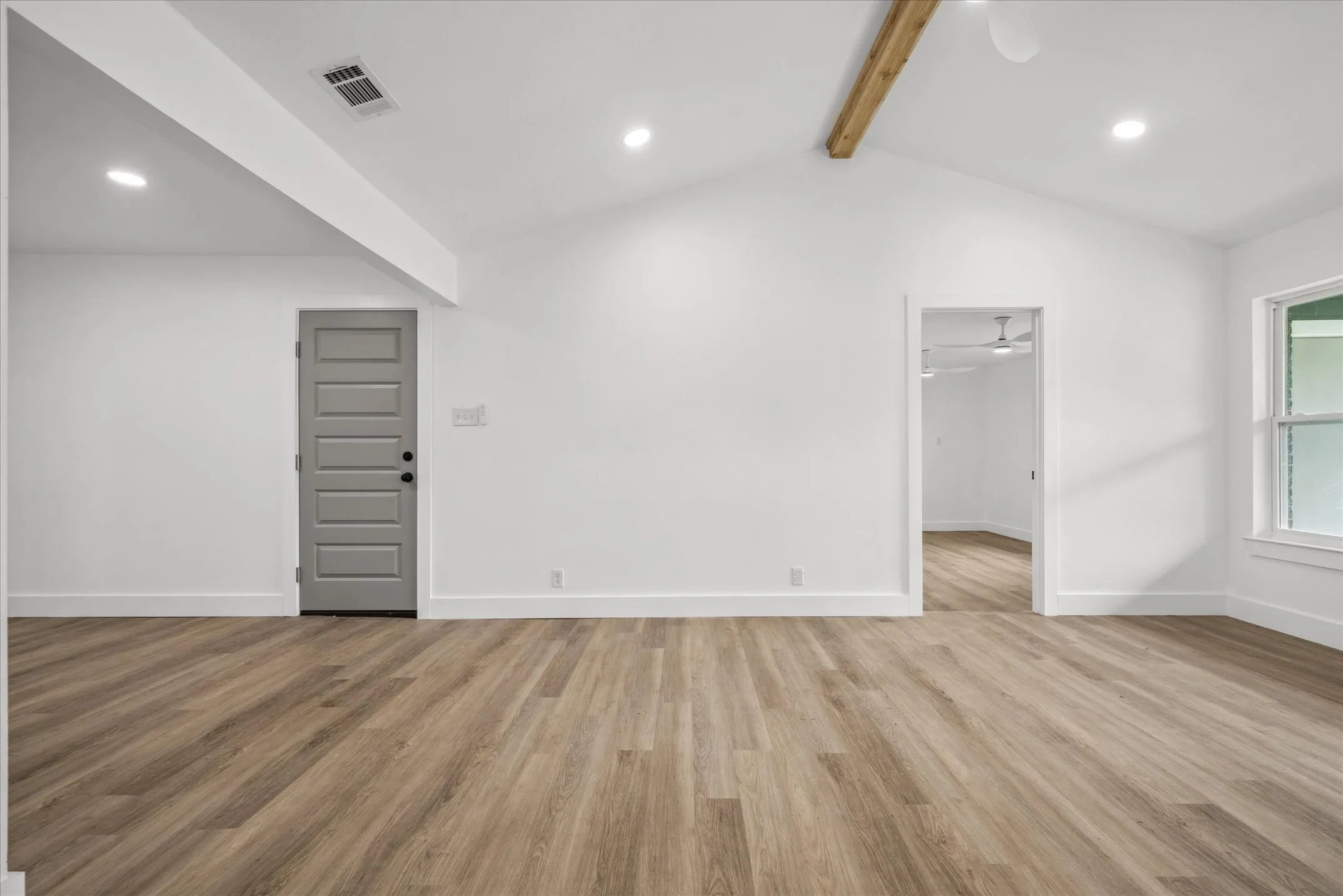 Single Family Residence For Sale in Van Zandt County , 342 VZ County Road 2101, Canton, Texas 75103, 4 Bedrooms, 2 Bathrooms, 2 Garage spaces, 2,105 Sqft, built in 1965, Price $285,000, mls#21173917, Real Estate Agent in Canton, Homes For Sale in Van Zandt county, Homes For Sale in Canton, Realtor in Canton Texas, Real Estate Brokerage Independent Realty Texas, Luminita Cordes Realtor