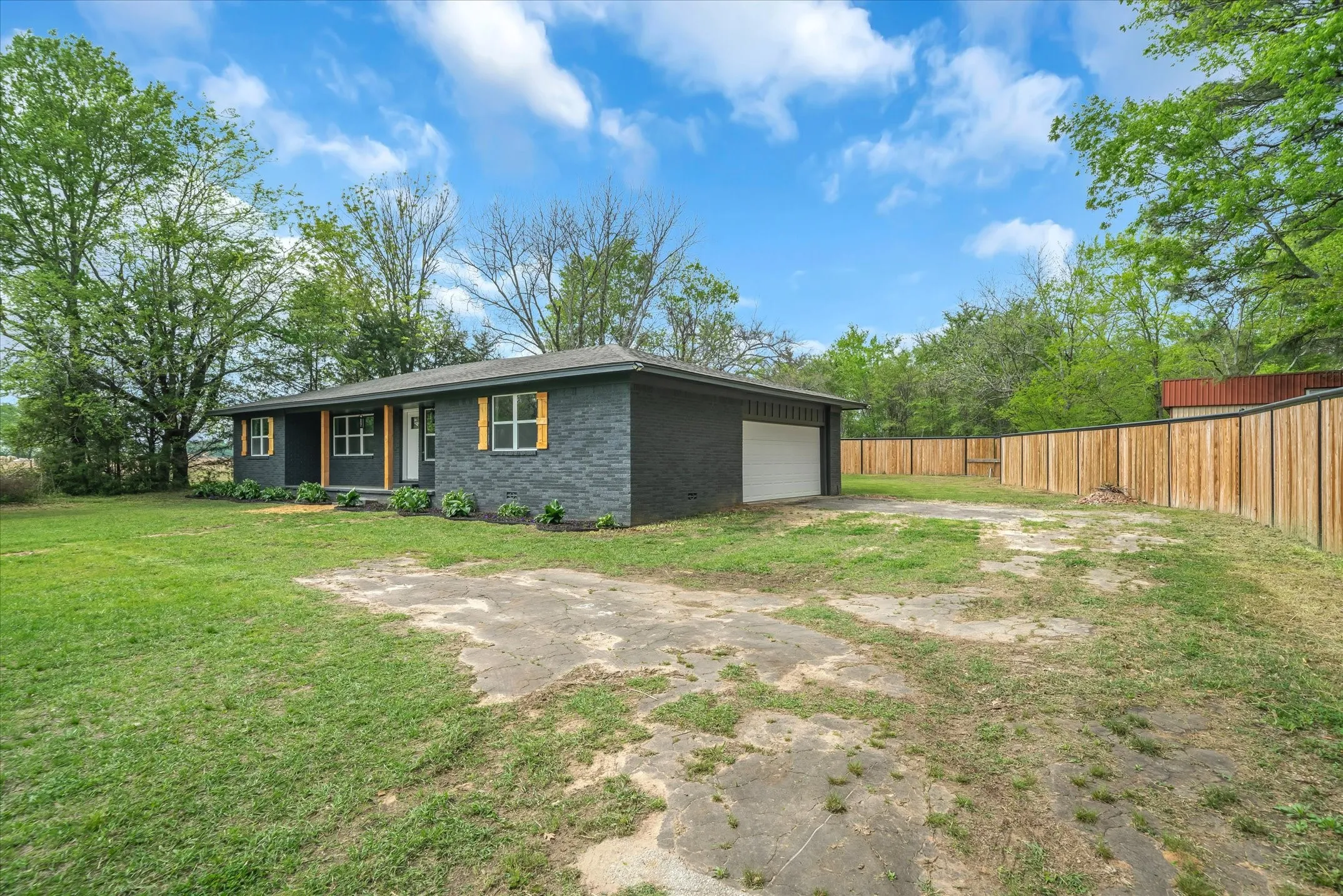 Single Family Residence For Sale in Van Zandt County , 342 VZ County Road 2101, Canton, Texas 75103, 4 Bedrooms, 2 Bathrooms, 2 Garage spaces, 2,105 Sqft, built in 1965, Price $285,000, mls#21173917, Real Estate Agent in Canton, Homes For Sale in Van Zandt county, Homes For Sale in Canton, Realtor in Canton Texas, Real Estate Brokerage Independent Realty Texas, Luminita Cordes Realtor