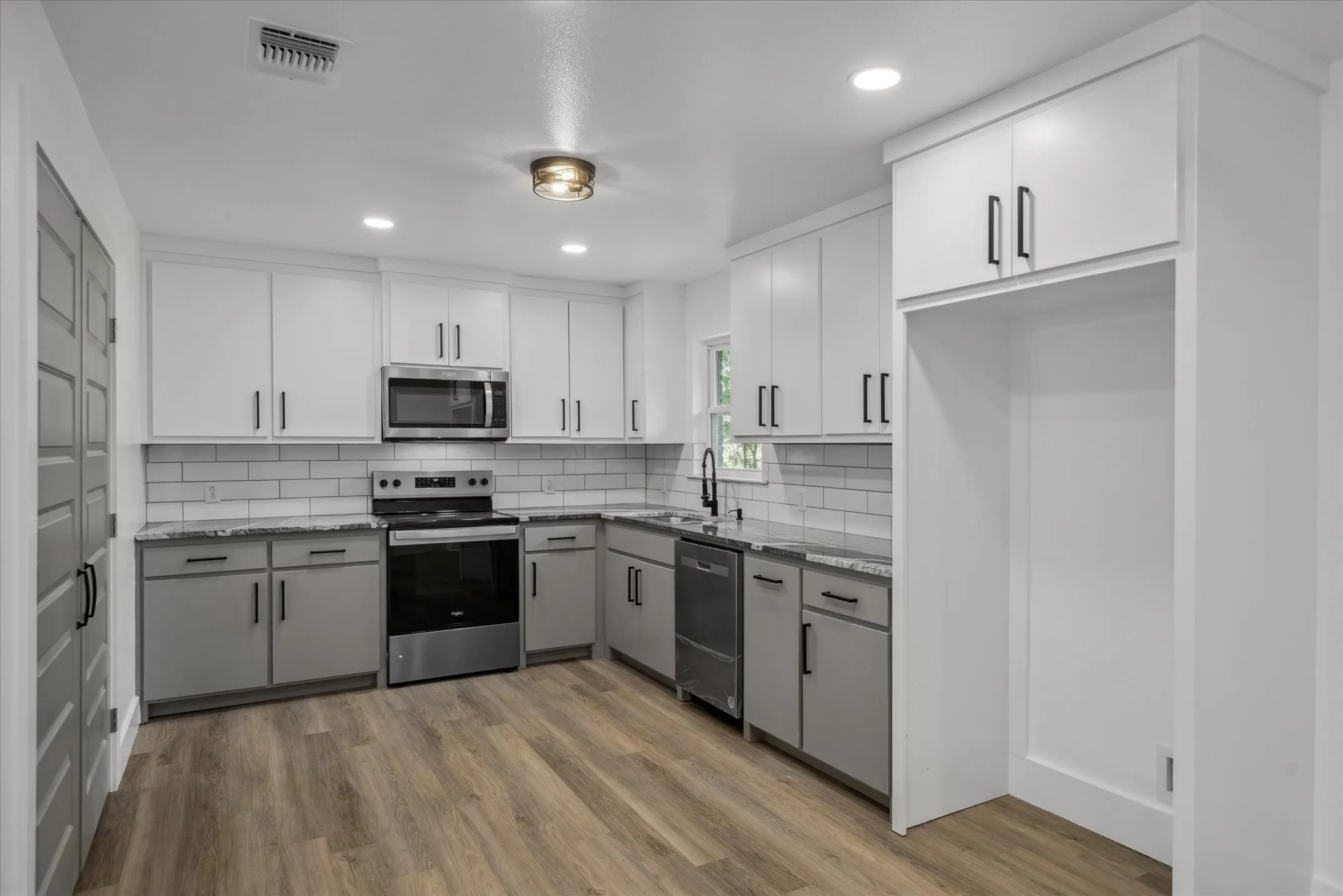 Single Family Residence For Sale in Van Zandt County , 342 VZ County Road 2101, Canton, Texas 75103, 4 Bedrooms, 2 Bathrooms, 2 Garage spaces, 2,105 Sqft, built in 1965, Price $285,000, mls#21173917, Real Estate Agent in Canton, Homes For Sale in Van Zandt county, Homes For Sale in Canton, Realtor in Canton Texas, Real Estate Brokerage Independent Realty Texas, Luminita Cordes Realtor