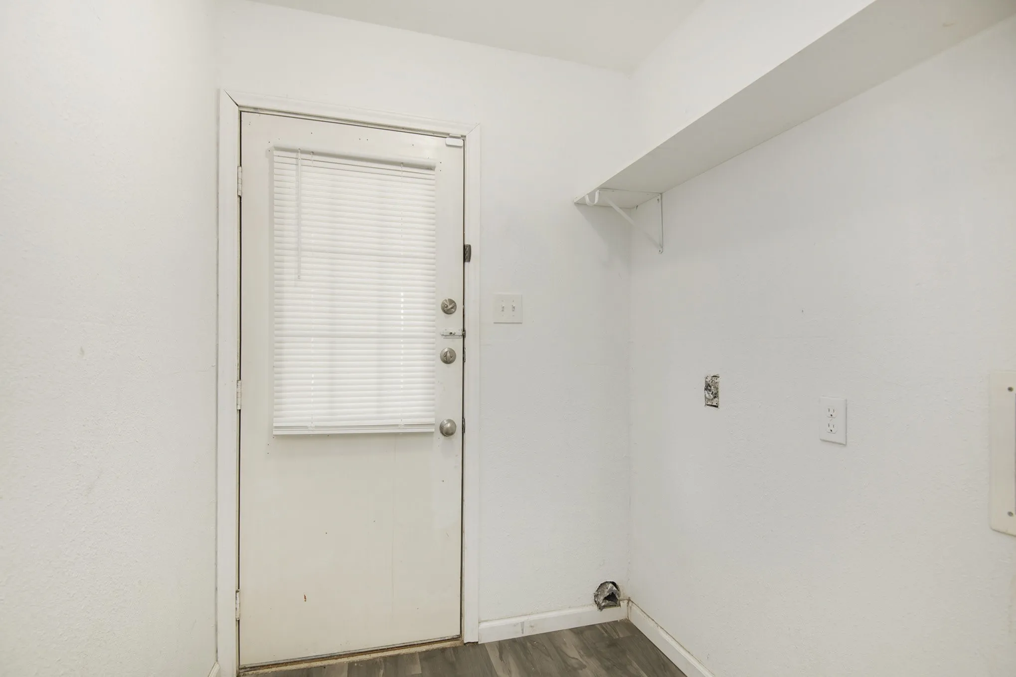 Single Family Residence For Rent in Tarrant County , 6000 Calloway Court, Fort Worth, Texas 76114, 2 Bedrooms, 2 Bathrooms, 2 Garage spaces, 900 Sqft, built in 1981, Preowned, Price $1,400, mls#21176312, Real Estate Agent in Fort Worth, Homes For Rent in Tarrant county, Homes For Rent in Fort Worth, Realtor in Fort Worth Texas, Real Estate Brokerage Independent Realty Texas, Luminita Cordes Realtor