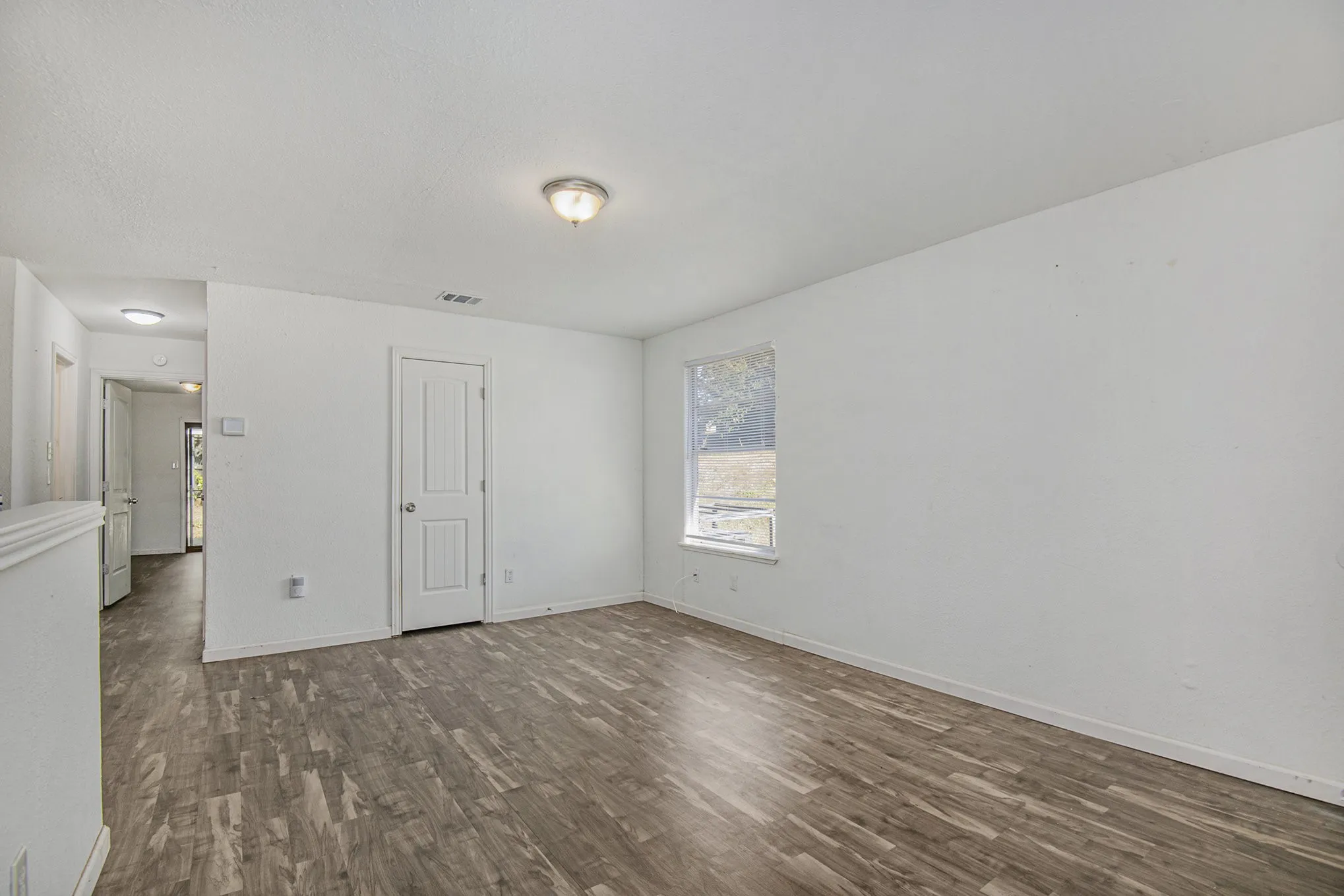 Single Family Residence For Rent in Tarrant County , 6000 Calloway Court, Fort Worth, Texas 76114, 2 Bedrooms, 2 Bathrooms, 2 Garage spaces, 900 Sqft, built in 1981, Preowned, Price $1,400, mls#21176312, Real Estate Agent in Fort Worth, Homes For Rent in Tarrant county, Homes For Rent in Fort Worth, Realtor in Fort Worth Texas, Real Estate Brokerage Independent Realty Texas, Luminita Cordes Realtor