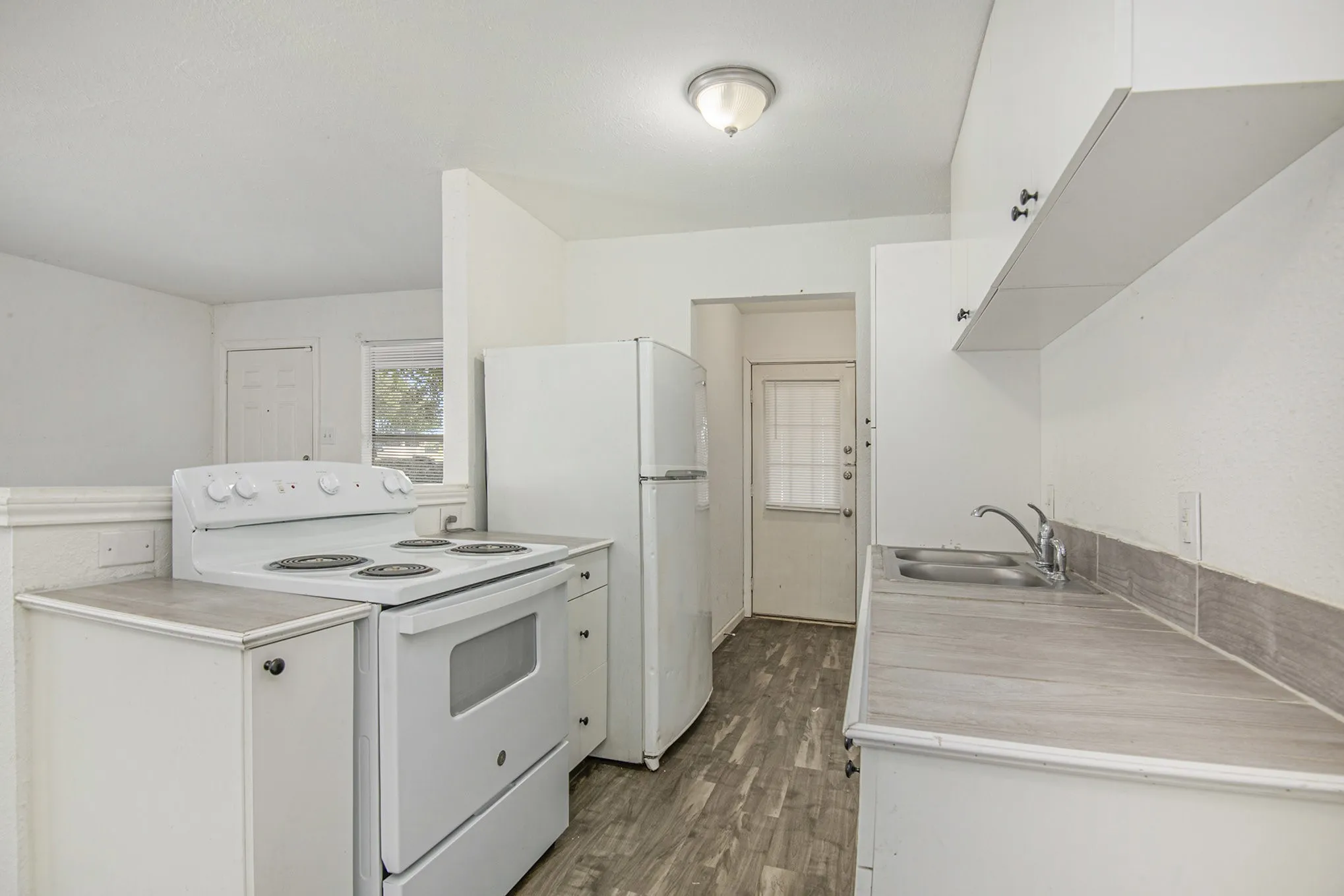 Single Family Residence For Rent in Tarrant County , 6000 Calloway Court, Fort Worth, Texas 76114, 2 Bedrooms, 2 Bathrooms, 2 Garage spaces, 900 Sqft, built in 1981, Preowned, Price $1,400, mls#21176312, Real Estate Agent in Fort Worth, Homes For Rent in Tarrant county, Homes For Rent in Fort Worth, Realtor in Fort Worth Texas, Real Estate Brokerage Independent Realty Texas, Luminita Cordes Realtor