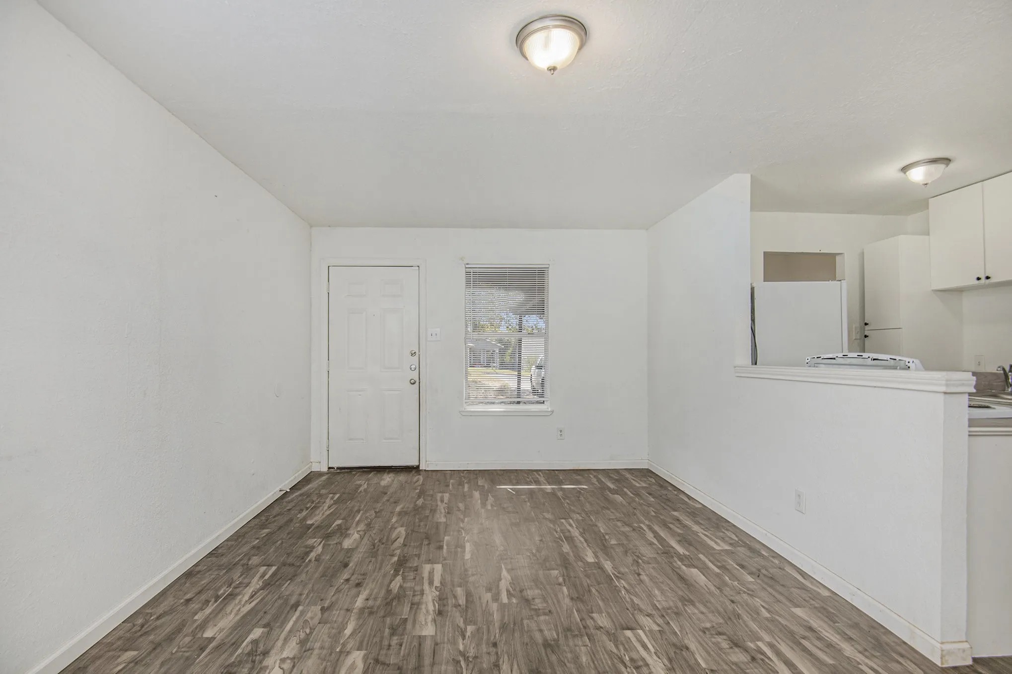 Single Family Residence For Rent in Tarrant County , 6000 Calloway Court, Fort Worth, Texas 76114, 2 Bedrooms, 2 Bathrooms, 2 Garage spaces, 900 Sqft, built in 1981, Preowned, Price $1,400, mls#21176312, Real Estate Agent in Fort Worth, Homes For Rent in Tarrant county, Homes For Rent in Fort Worth, Realtor in Fort Worth Texas, Real Estate Brokerage Independent Realty Texas, Luminita Cordes Realtor