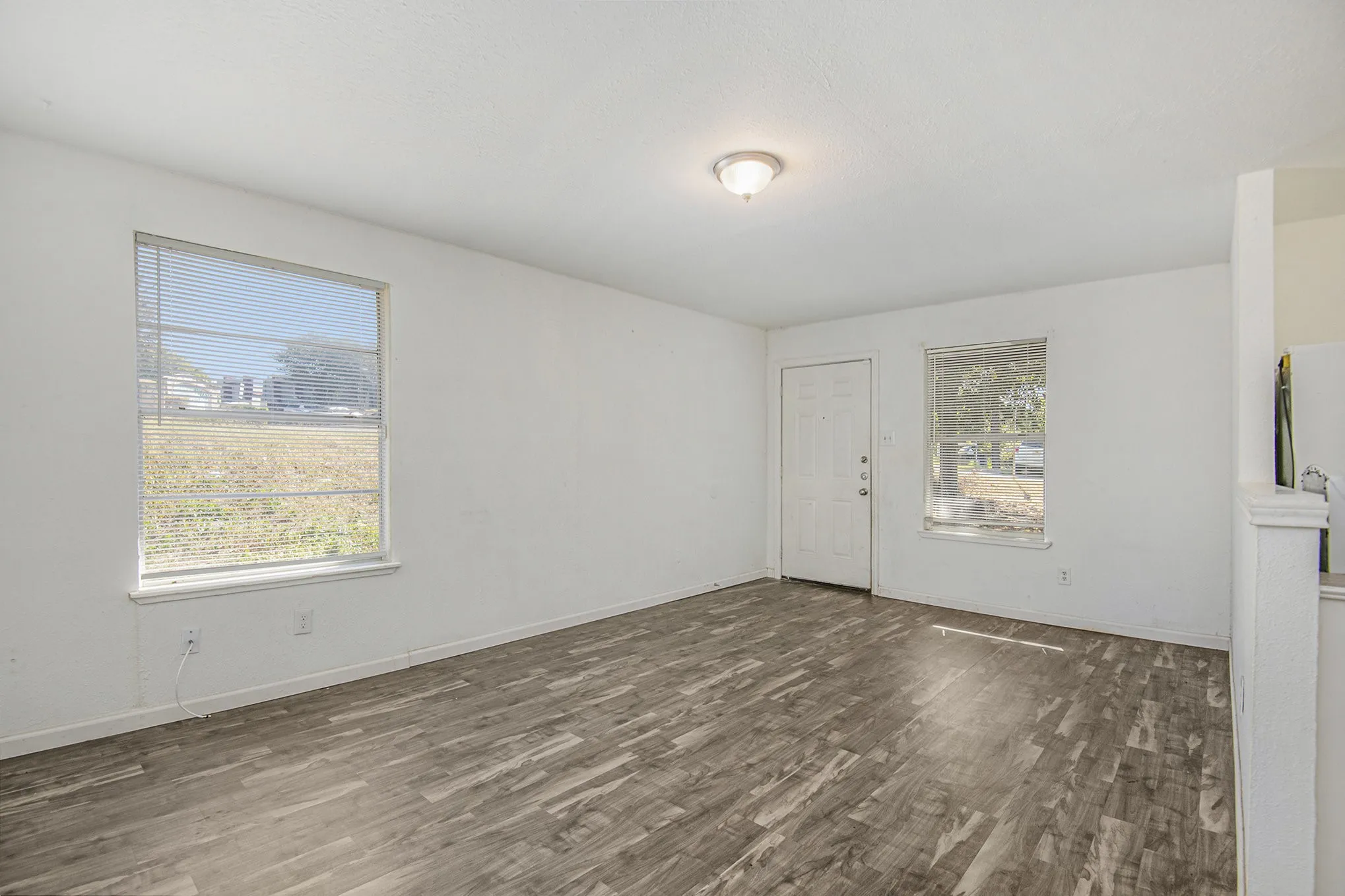 Single Family Residence For Rent in Tarrant County , 6000 Calloway Court, Fort Worth, Texas 76114, 2 Bedrooms, 2 Bathrooms, 2 Garage spaces, 900 Sqft, built in 1981, Preowned, Price $1,400, mls#21176312, Real Estate Agent in Fort Worth, Homes For Rent in Tarrant county, Homes For Rent in Fort Worth, Realtor in Fort Worth Texas, Real Estate Brokerage Independent Realty Texas, Luminita Cordes Realtor