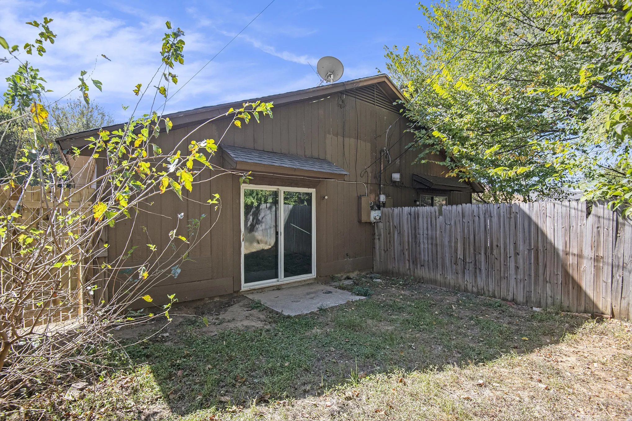 Single Family Residence For Rent in Tarrant County , 6000 Calloway Court, Fort Worth, Texas 76114, 2 Bedrooms, 2 Bathrooms, 2 Garage spaces, 900 Sqft, built in 1981, Preowned, Price $1,400, mls#21176312, Real Estate Agent in Fort Worth, Homes For Rent in Tarrant county, Homes For Rent in Fort Worth, Realtor in Fort Worth Texas, Real Estate Brokerage Independent Realty Texas, Luminita Cordes Realtor