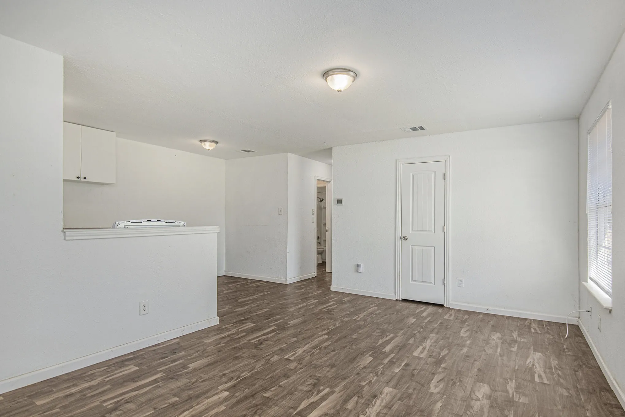 Single Family Residence For Rent in Tarrant County , 6000 Calloway Court, Fort Worth, Texas 76114, 2 Bedrooms, 2 Bathrooms, 2 Garage spaces, 900 Sqft, built in 1981, Preowned, Price $1,400, mls#21176312, Real Estate Agent in Fort Worth, Homes For Rent in Tarrant county, Homes For Rent in Fort Worth, Realtor in Fort Worth Texas, Real Estate Brokerage Independent Realty Texas, Luminita Cordes Realtor