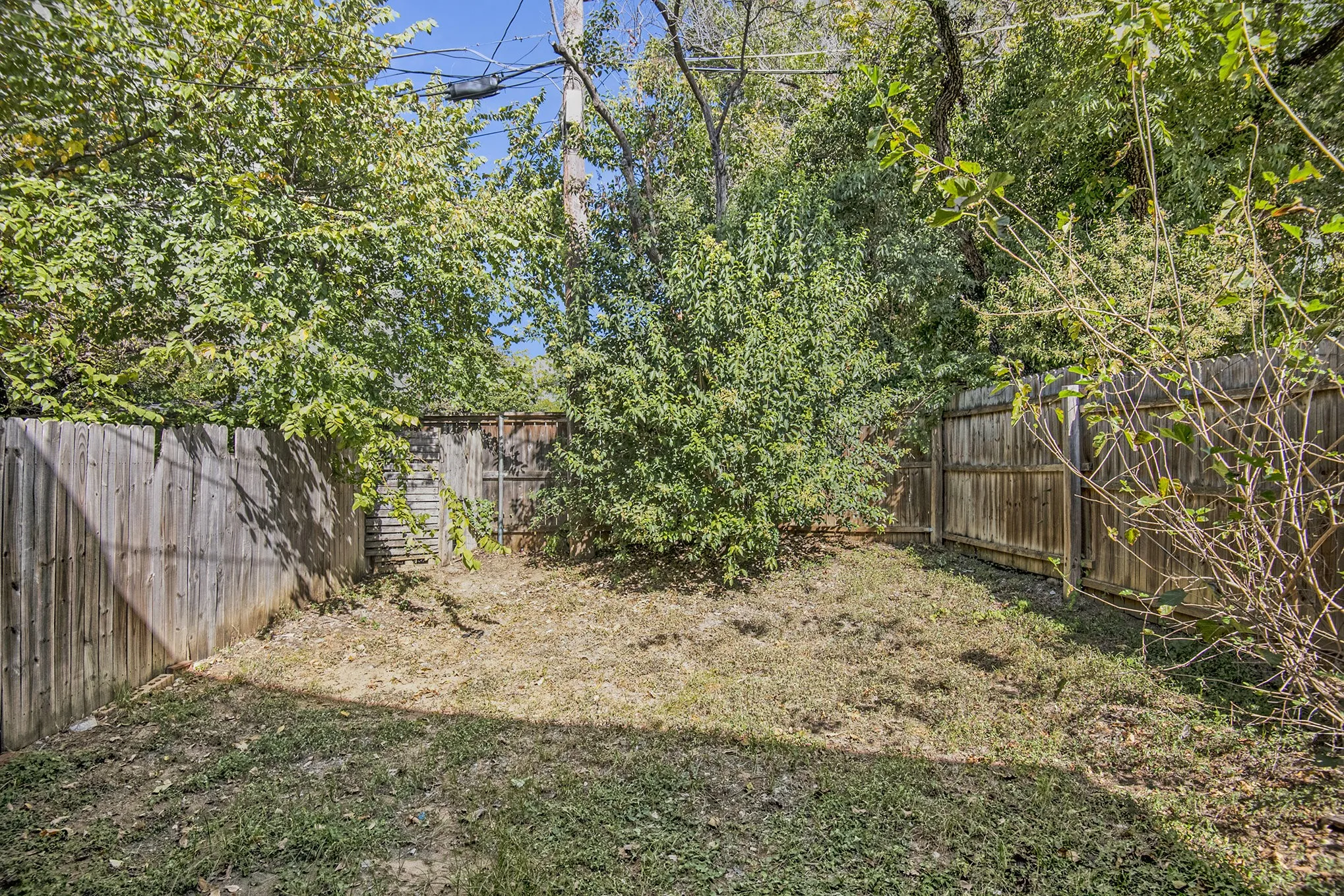 Single Family Residence For Rent in Tarrant County , 6000 Calloway Court, Fort Worth, Texas 76114, 2 Bedrooms, 2 Bathrooms, 2 Garage spaces, 900 Sqft, built in 1981, Preowned, Price $1,400, mls#21176312, Real Estate Agent in Fort Worth, Homes For Rent in Tarrant county, Homes For Rent in Fort Worth, Realtor in Fort Worth Texas, Real Estate Brokerage Independent Realty Texas, Luminita Cordes Realtor