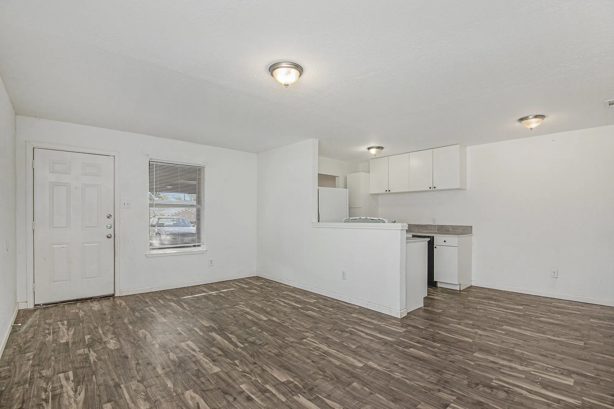 Single Family Residence For Rent in Tarrant County , 6000 Calloway Court, Fort Worth, Texas 76114, 2 Bedrooms, 2 Bathrooms, 2 Garage spaces, 900 Sqft, built in 1981, Preowned, Price $1,400, mls#21176312, Real Estate Agent in Fort Worth, Homes For Rent in Tarrant county, Homes For Rent in Fort Worth, Realtor in Fort Worth Texas, Real Estate Brokerage Independent Realty Texas, Luminita Cordes Realtor