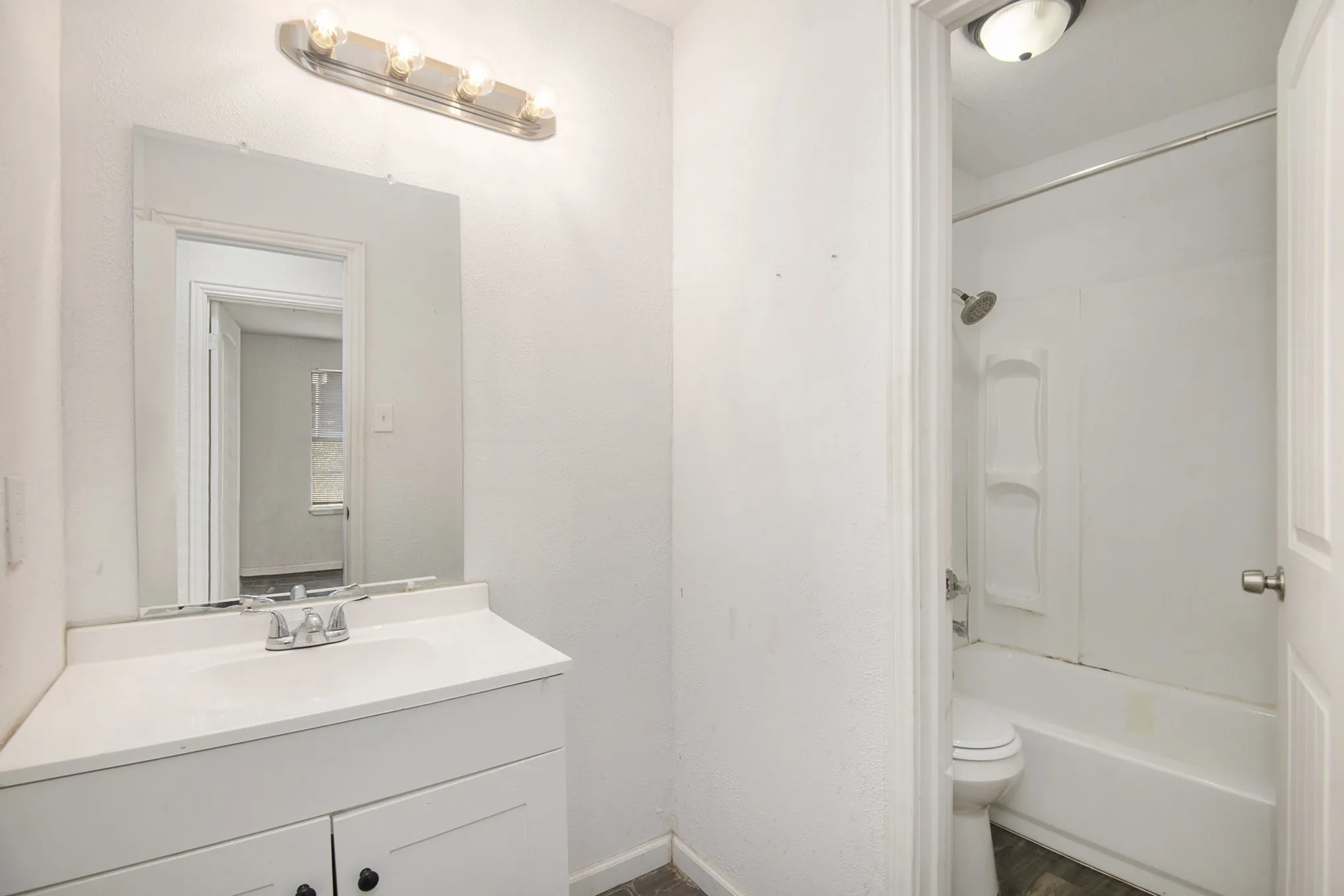 Single Family Residence For Rent in Tarrant County , 6000 Calloway Court, Fort Worth, Texas 76114, 2 Bedrooms, 2 Bathrooms, 2 Garage spaces, 900 Sqft, built in 1981, Preowned, Price $1,400, mls#21176312, Real Estate Agent in Fort Worth, Homes For Rent in Tarrant county, Homes For Rent in Fort Worth, Realtor in Fort Worth Texas, Real Estate Brokerage Independent Realty Texas, Luminita Cordes Realtor