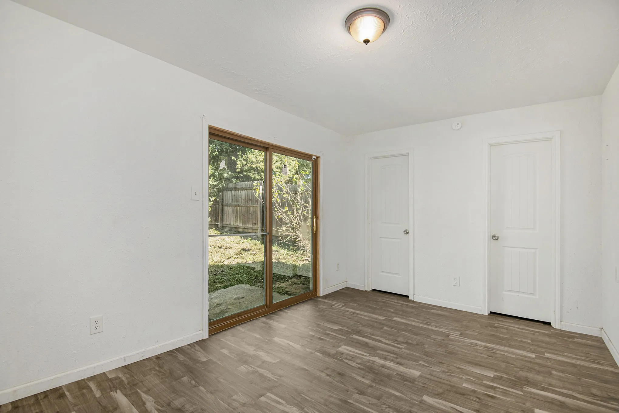 Single Family Residence For Rent in Tarrant County , 6000 Calloway Court, Fort Worth, Texas 76114, 2 Bedrooms, 2 Bathrooms, 2 Garage spaces, 900 Sqft, built in 1981, Preowned, Price $1,400, mls#21176312, Real Estate Agent in Fort Worth, Homes For Rent in Tarrant county, Homes For Rent in Fort Worth, Realtor in Fort Worth Texas, Real Estate Brokerage Independent Realty Texas, Luminita Cordes Realtor