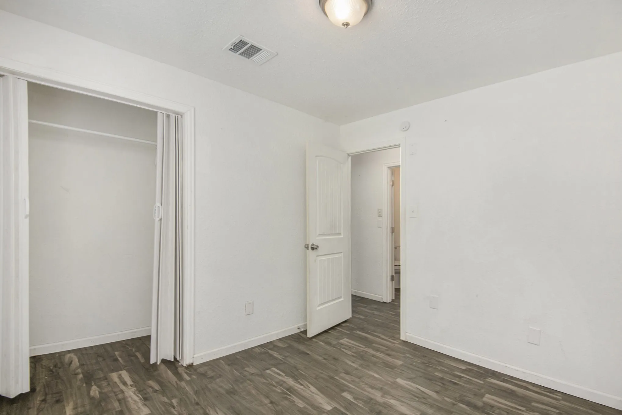 Single Family Residence For Rent in Tarrant County , 6000 Calloway Court, Fort Worth, Texas 76114, 2 Bedrooms, 2 Bathrooms, 2 Garage spaces, 900 Sqft, built in 1981, Preowned, Price $1,400, mls#21176312, Real Estate Agent in Fort Worth, Homes For Rent in Tarrant county, Homes For Rent in Fort Worth, Realtor in Fort Worth Texas, Real Estate Brokerage Independent Realty Texas, Luminita Cordes Realtor