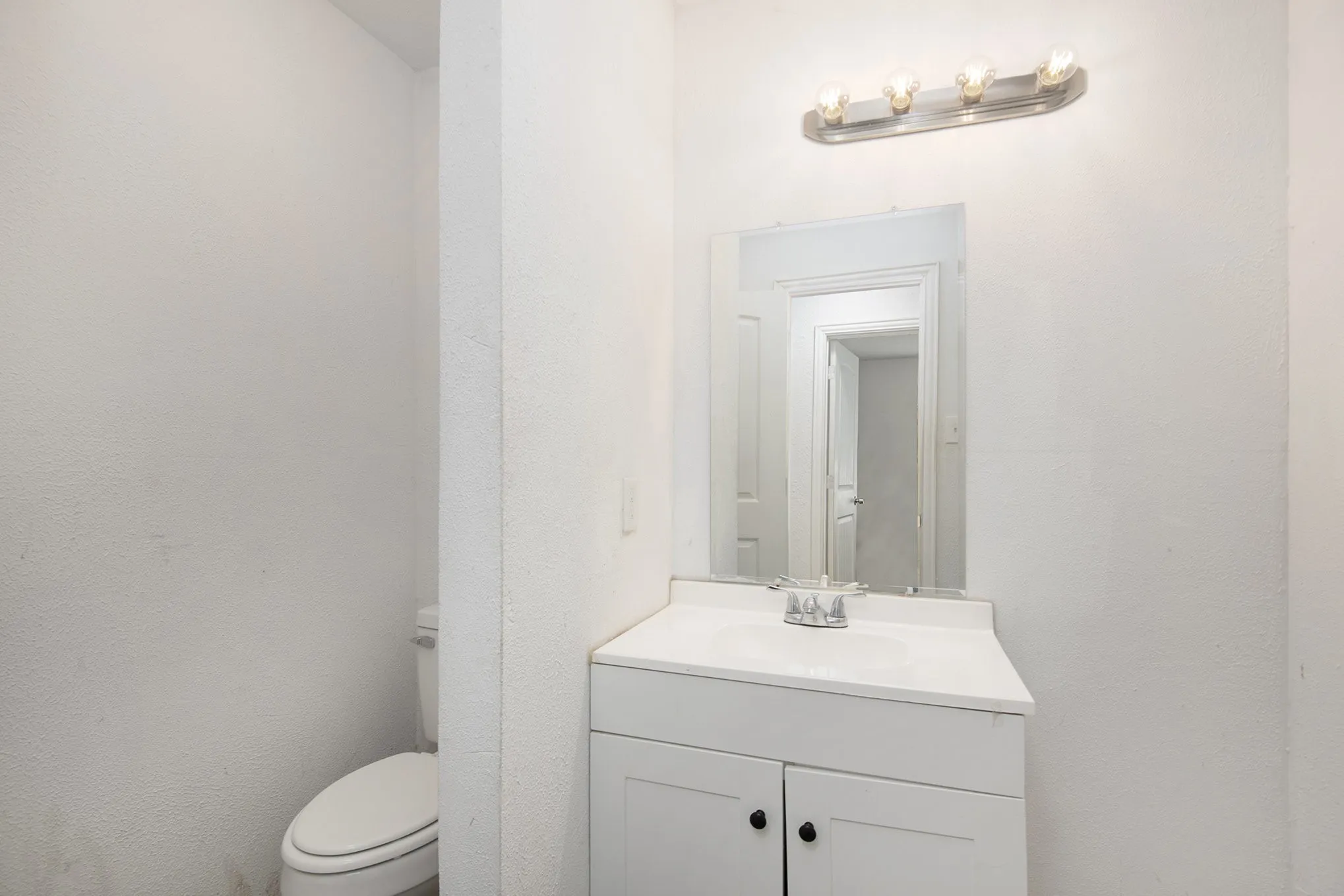 Single Family Residence For Rent in Tarrant County , 6000 Calloway Court, Fort Worth, Texas 76114, 2 Bedrooms, 2 Bathrooms, 2 Garage spaces, 900 Sqft, built in 1981, Preowned, Price $1,400, mls#21176312, Real Estate Agent in Fort Worth, Homes For Rent in Tarrant county, Homes For Rent in Fort Worth, Realtor in Fort Worth Texas, Real Estate Brokerage Independent Realty Texas, Luminita Cordes Realtor