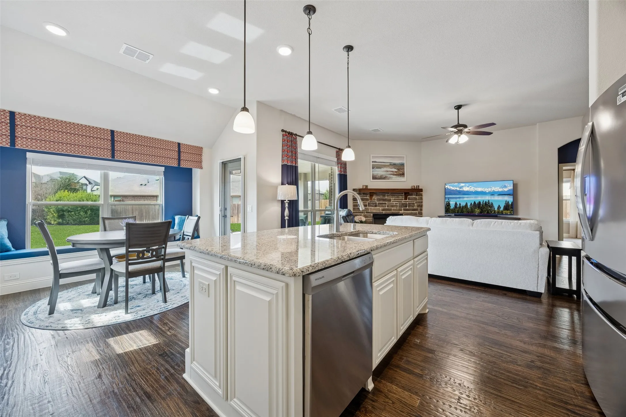 Single Family Residence For Sale in Denton County , 203 Oakcrest Drive, Justin, Texas 76247, 4 Bedroom, 3 Bathroom, 3 Garage spaces, 3,298 Sqft, built in 2018, Preowned, mls#21166129, Real Estate Agent in Justin, Homes For Sale in Denton county, Homes For Sale in Justin, Realtor in Justin Texas, Real Estate Brokerage Independent Realty Texas, Luminita Cordes Realtor