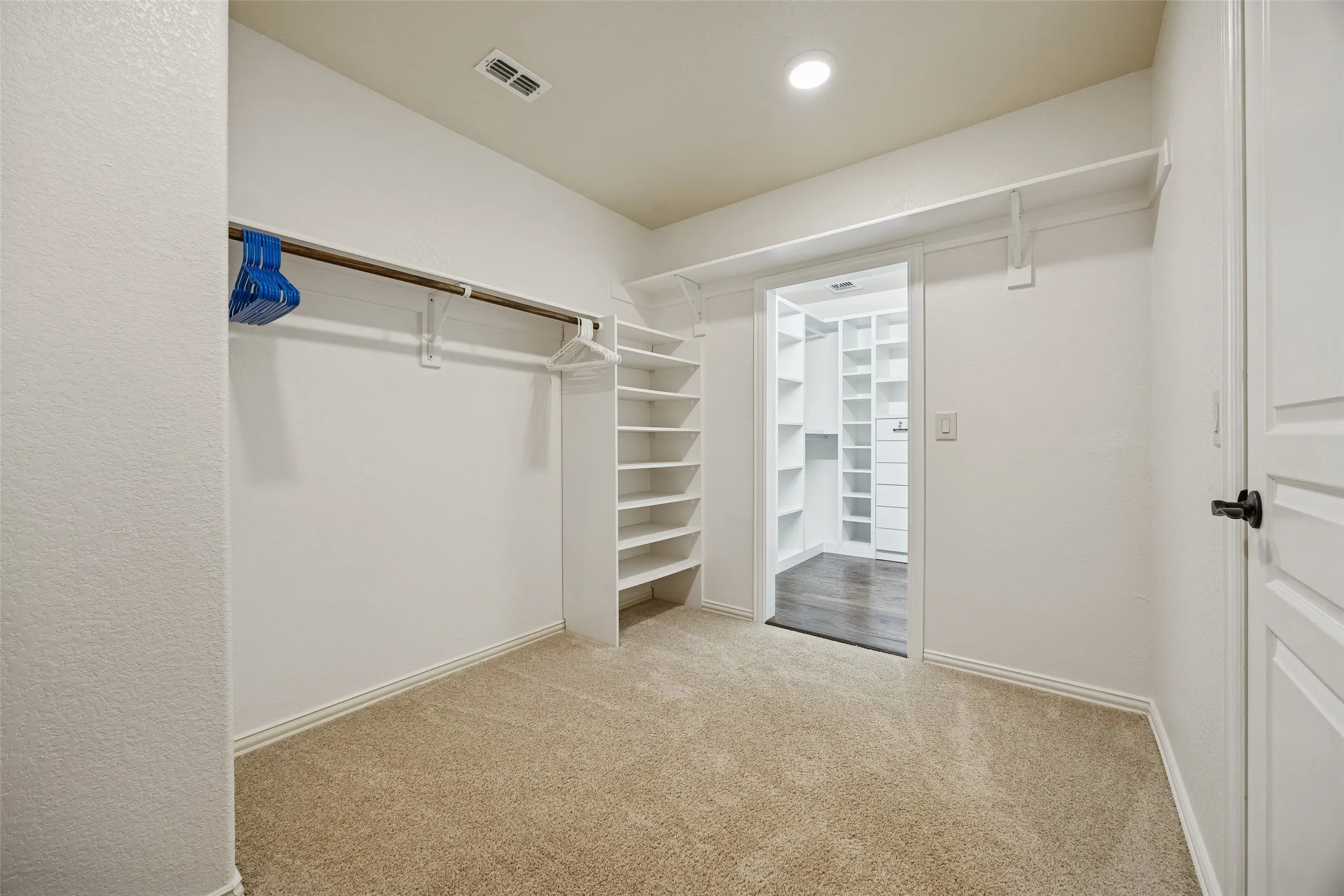 Single Family Residence For Sale in Denton County , 203 Oakcrest Drive, Justin, Texas 76247, 4 Bedroom, 3 Bathroom, 3 Garage spaces, 3,298 Sqft, built in 2018, Preowned, mls#21166129, Real Estate Agent in Justin, Homes For Sale in Denton county, Homes For Sale in Justin, Realtor in Justin Texas, Real Estate Brokerage Independent Realty Texas, Luminita Cordes Realtor