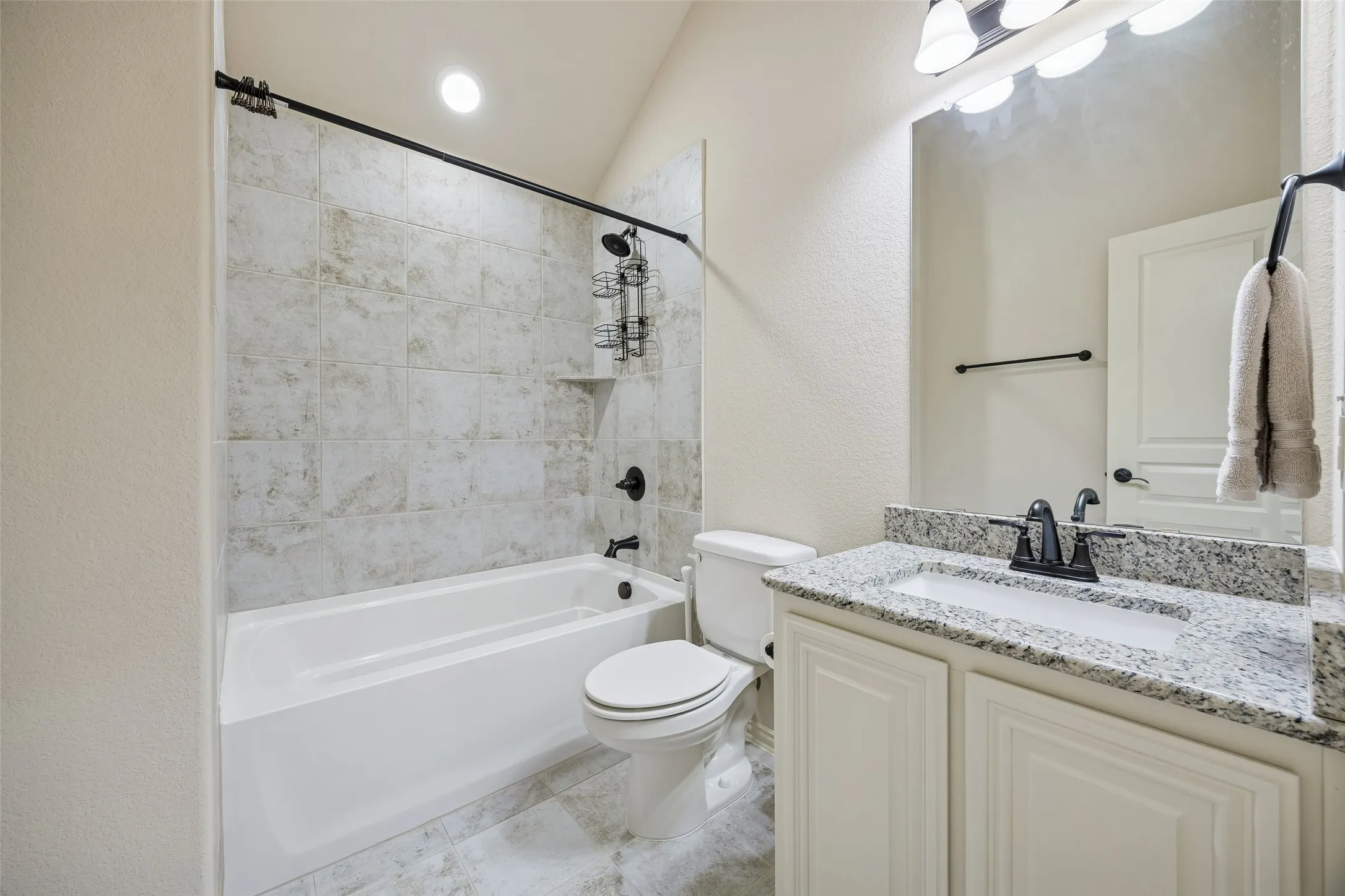 Single Family Residence For Sale in Denton County , 203 Oakcrest Drive, Justin, Texas 76247, 4 Bedroom, 3 Bathroom, 3 Garage spaces, 3,298 Sqft, built in 2018, Preowned, mls#21166129, Real Estate Agent in Justin, Homes For Sale in Denton county, Homes For Sale in Justin, Realtor in Justin Texas, Real Estate Brokerage Independent Realty Texas, Luminita Cordes Realtor